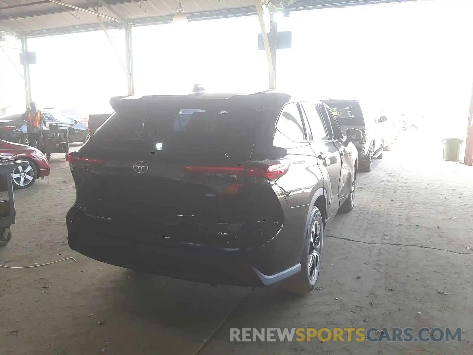 4 Photograph of a damaged car 5TDGZRAH7MS055822 TOYOTA HIGHLANDER 2021