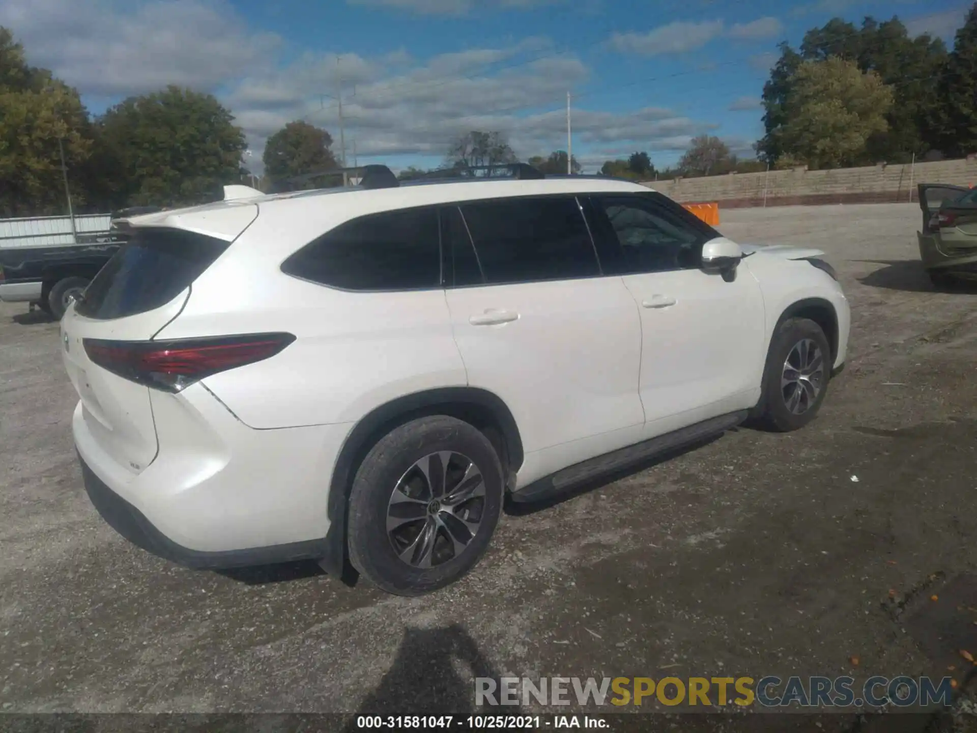 4 Photograph of a damaged car 5TDGZRAH7MS072166 TOYOTA HIGHLANDER 2021