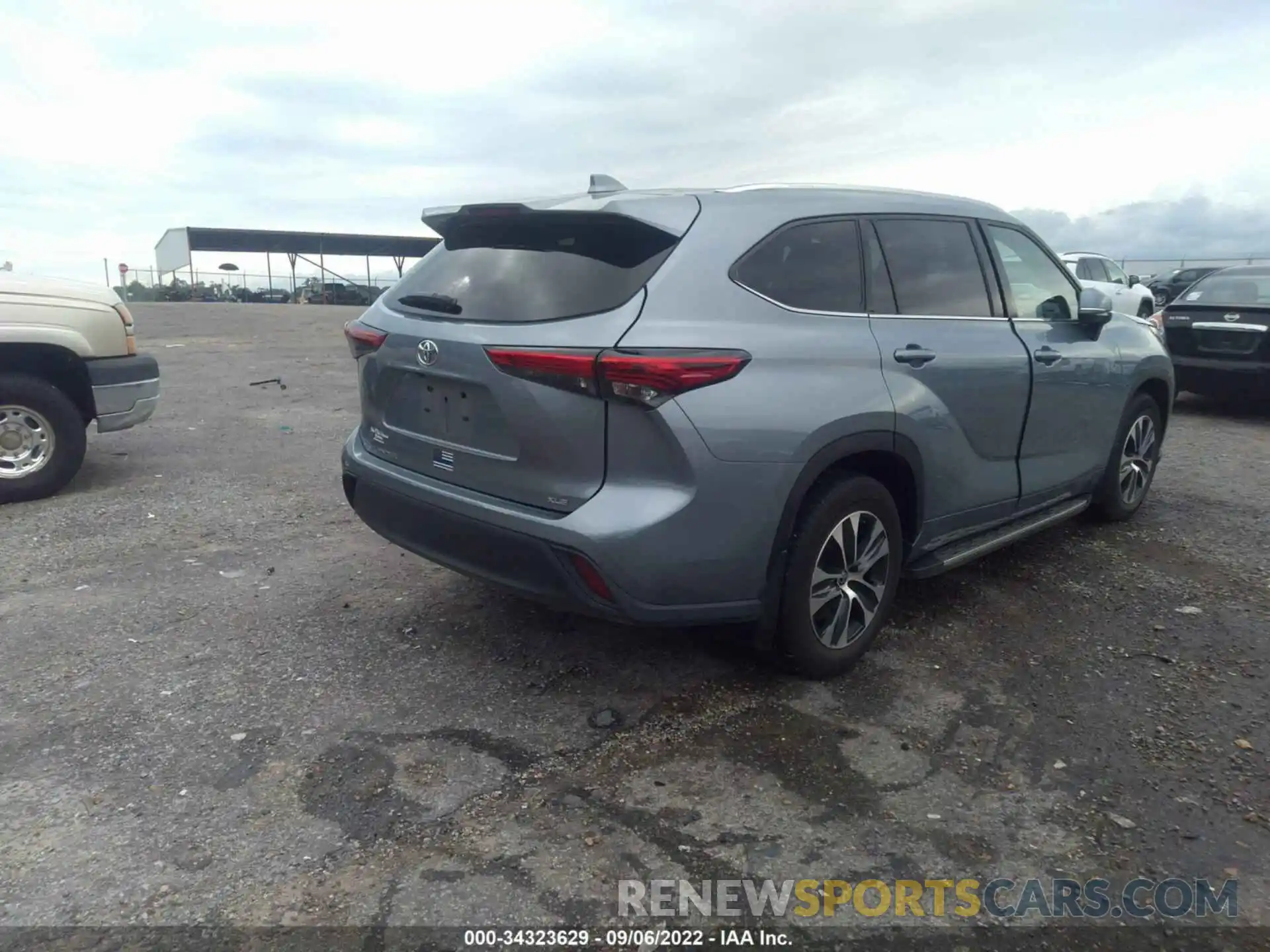 4 Photograph of a damaged car 5TDGZRAH7MS074743 TOYOTA HIGHLANDER 2021