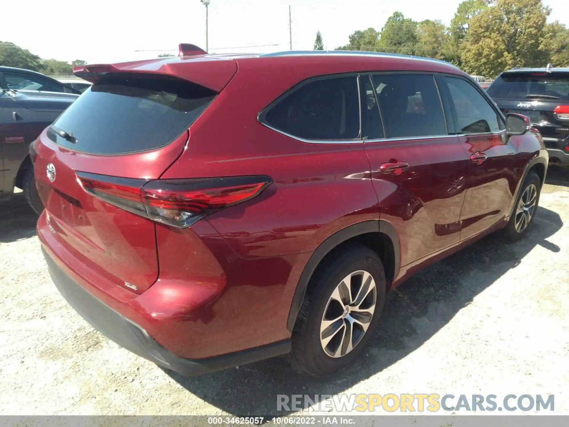 4 Photograph of a damaged car 5TDGZRAH7MS077836 TOYOTA HIGHLANDER 2021