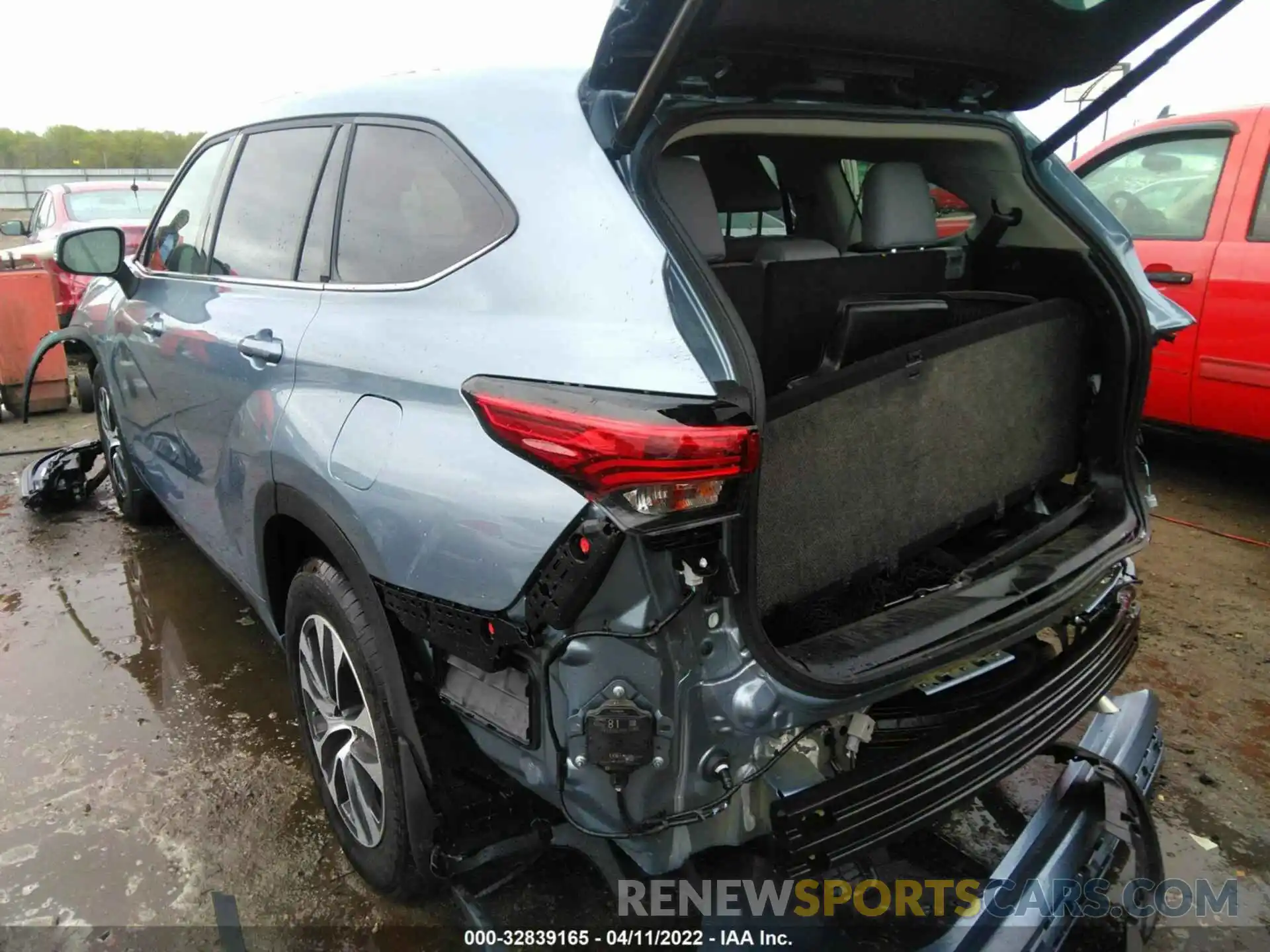 3 Photograph of a damaged car 5TDGZRAH7MS087153 TOYOTA HIGHLANDER 2021