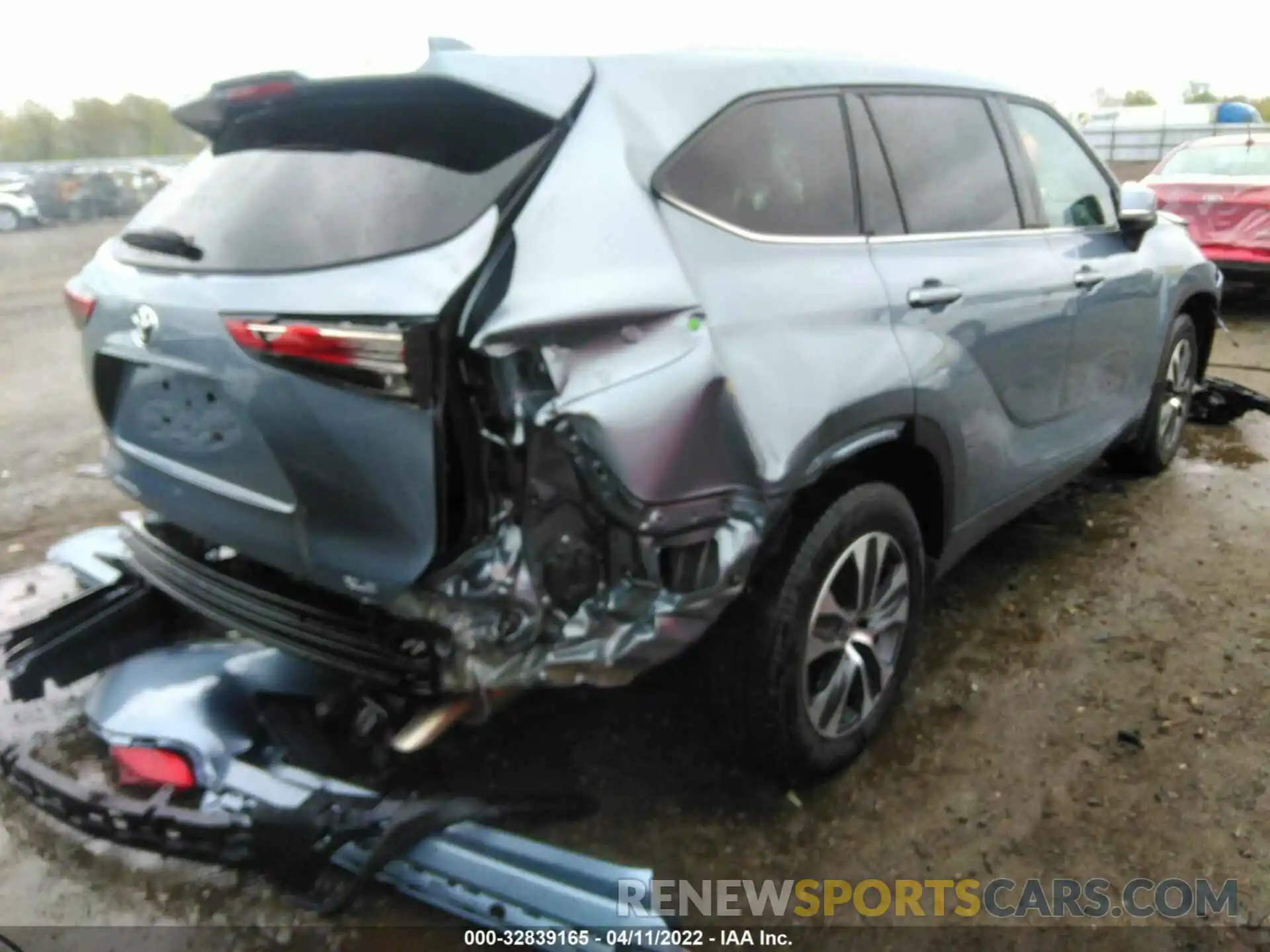 4 Photograph of a damaged car 5TDGZRAH7MS087153 TOYOTA HIGHLANDER 2021