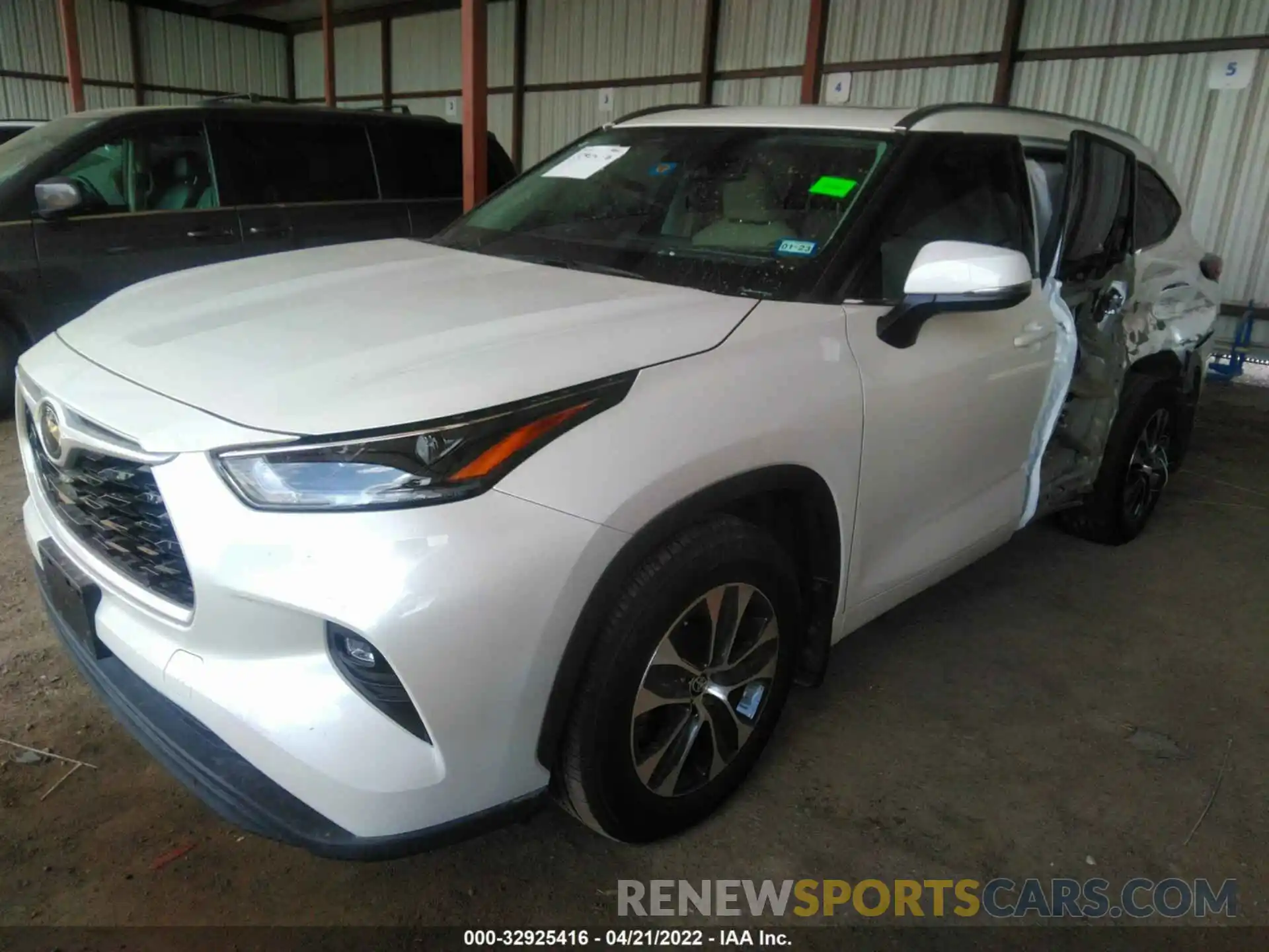 2 Photograph of a damaged car 5TDGZRAH8MS041363 TOYOTA HIGHLANDER 2021