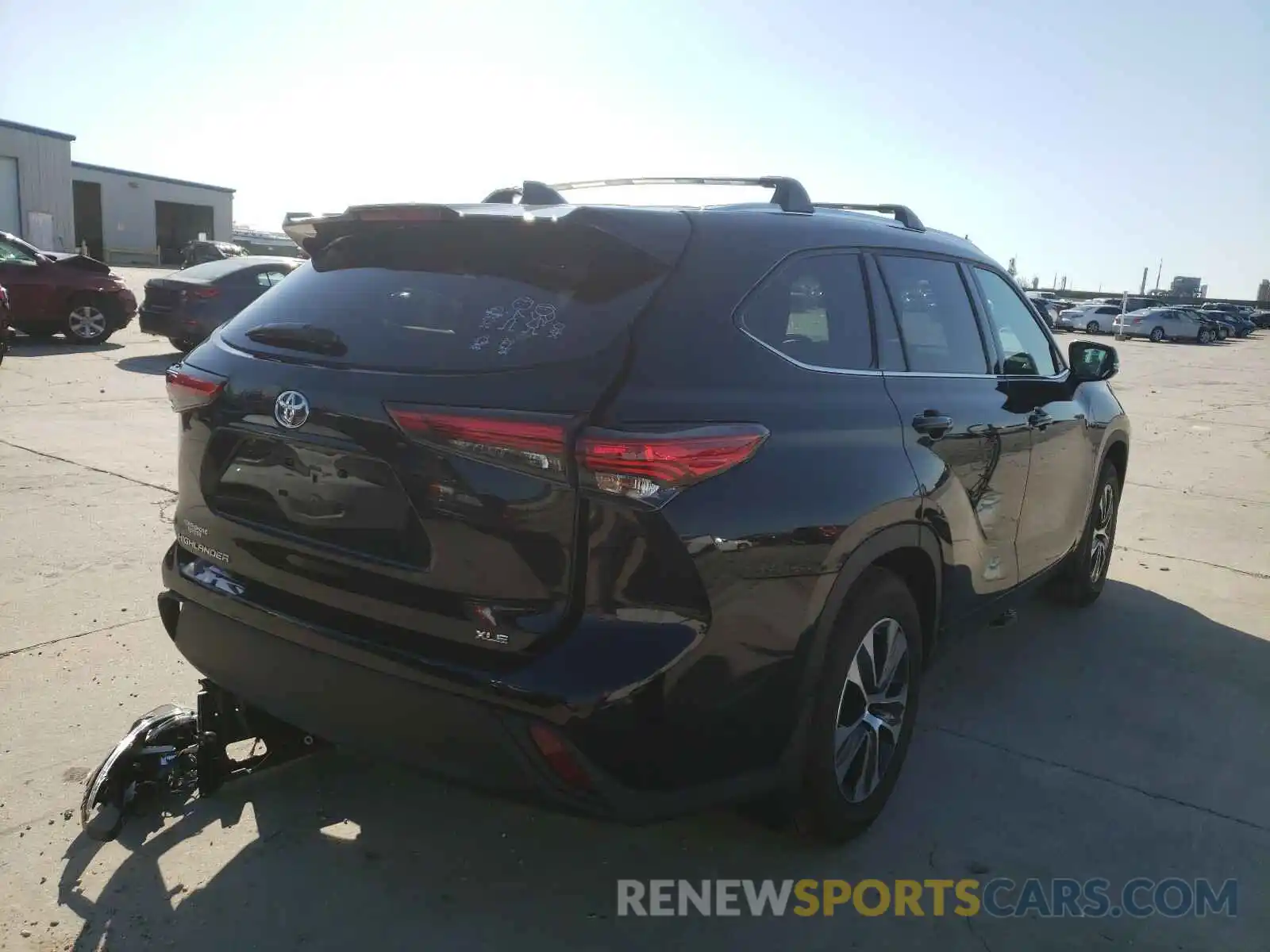 4 Photograph of a damaged car 5TDGZRAH8MS049253 TOYOTA HIGHLANDER 2021