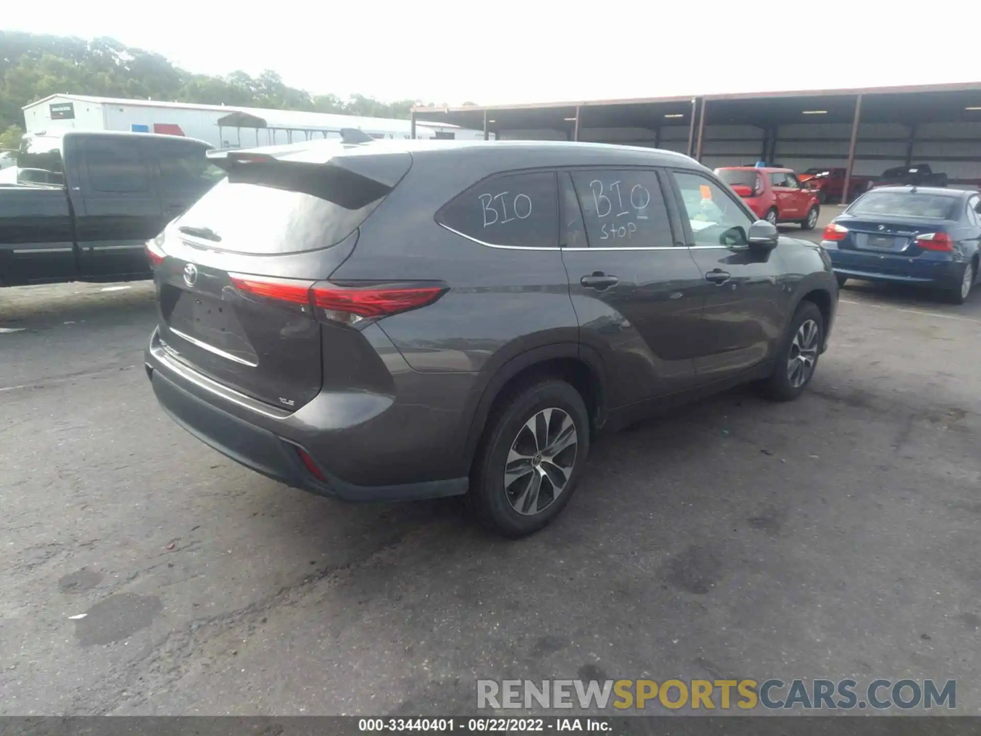 4 Photograph of a damaged car 5TDGZRAH8MS053058 TOYOTA HIGHLANDER 2021