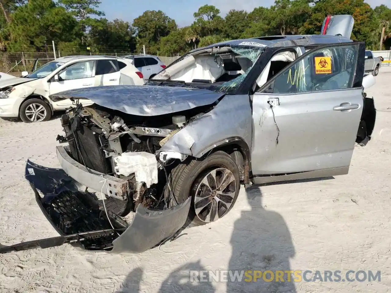 2 Photograph of a damaged car 5TDGZRAH8MS057062 TOYOTA HIGHLANDER 2021