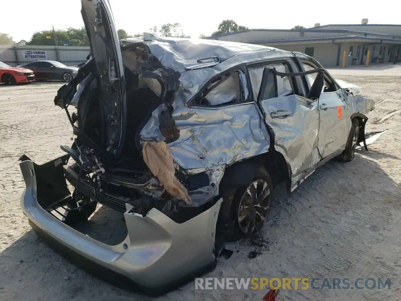 4 Photograph of a damaged car 5TDGZRAH8MS057062 TOYOTA HIGHLANDER 2021