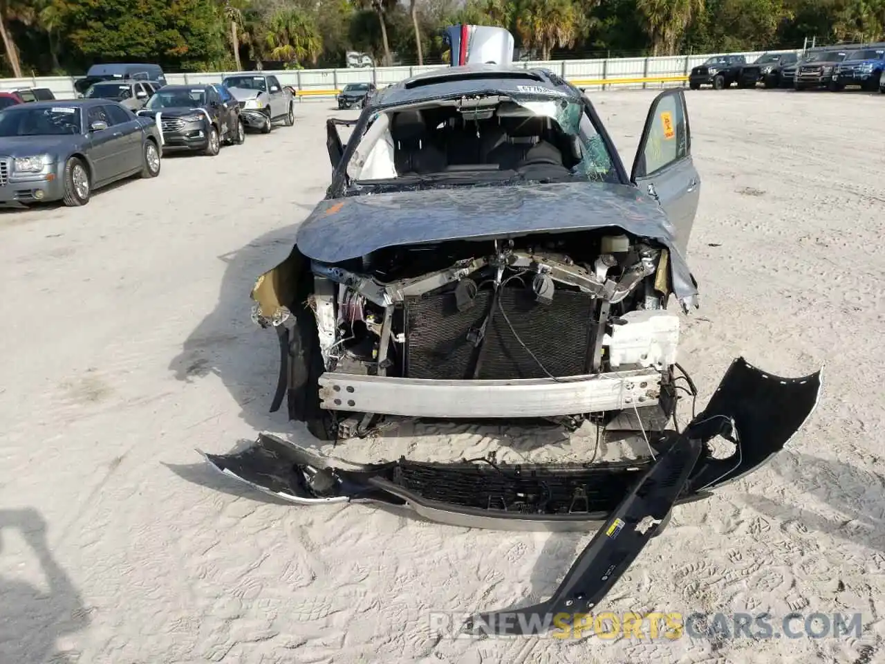 9 Photograph of a damaged car 5TDGZRAH8MS057062 TOYOTA HIGHLANDER 2021