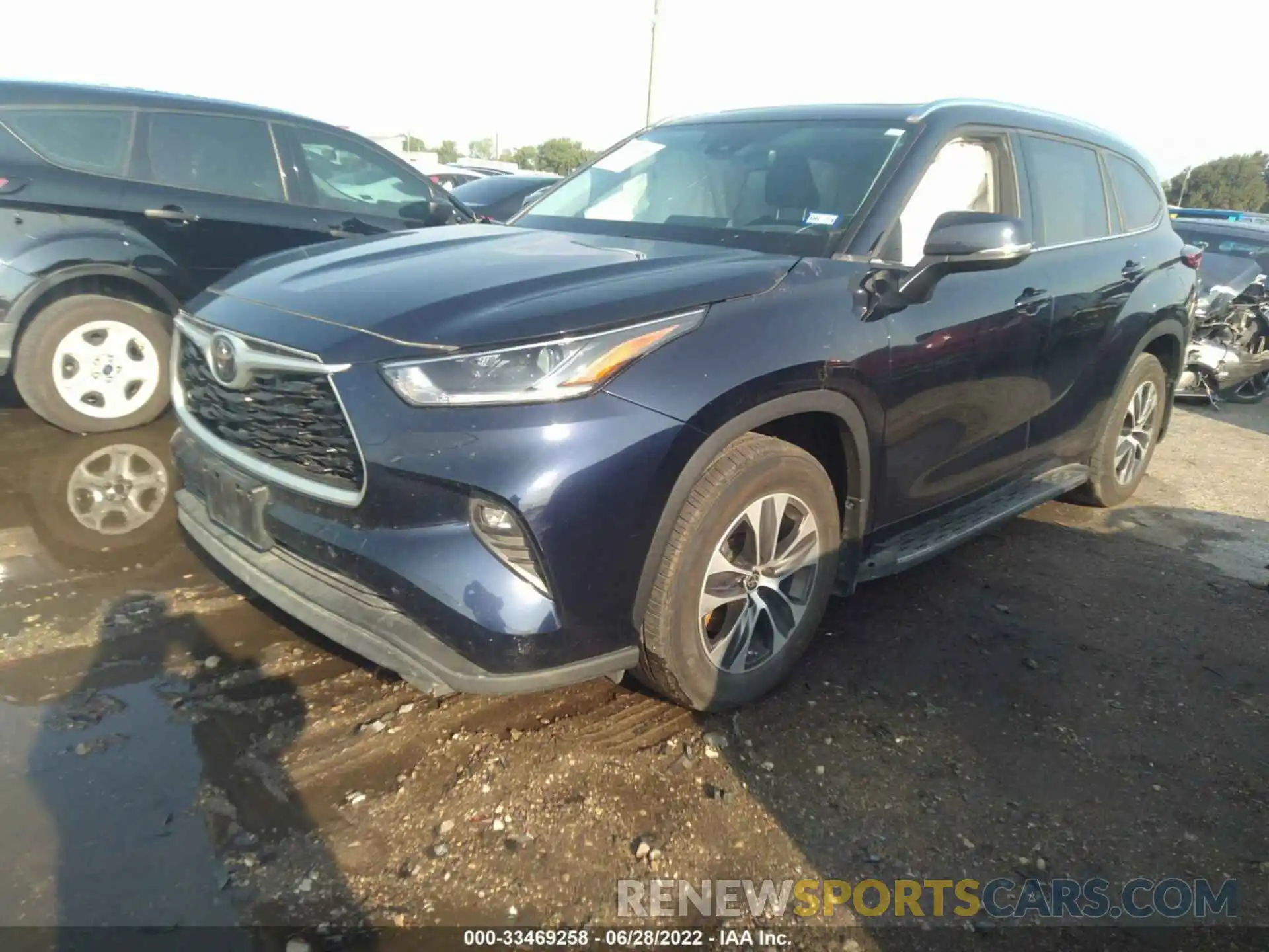 2 Photograph of a damaged car 5TDGZRAH8MS071513 TOYOTA HIGHLANDER 2021