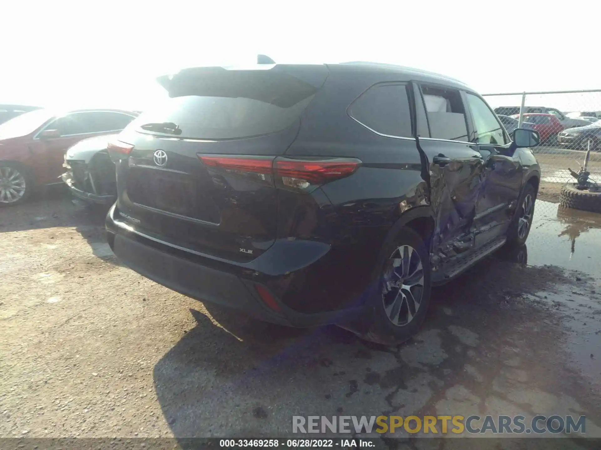 4 Photograph of a damaged car 5TDGZRAH8MS071513 TOYOTA HIGHLANDER 2021