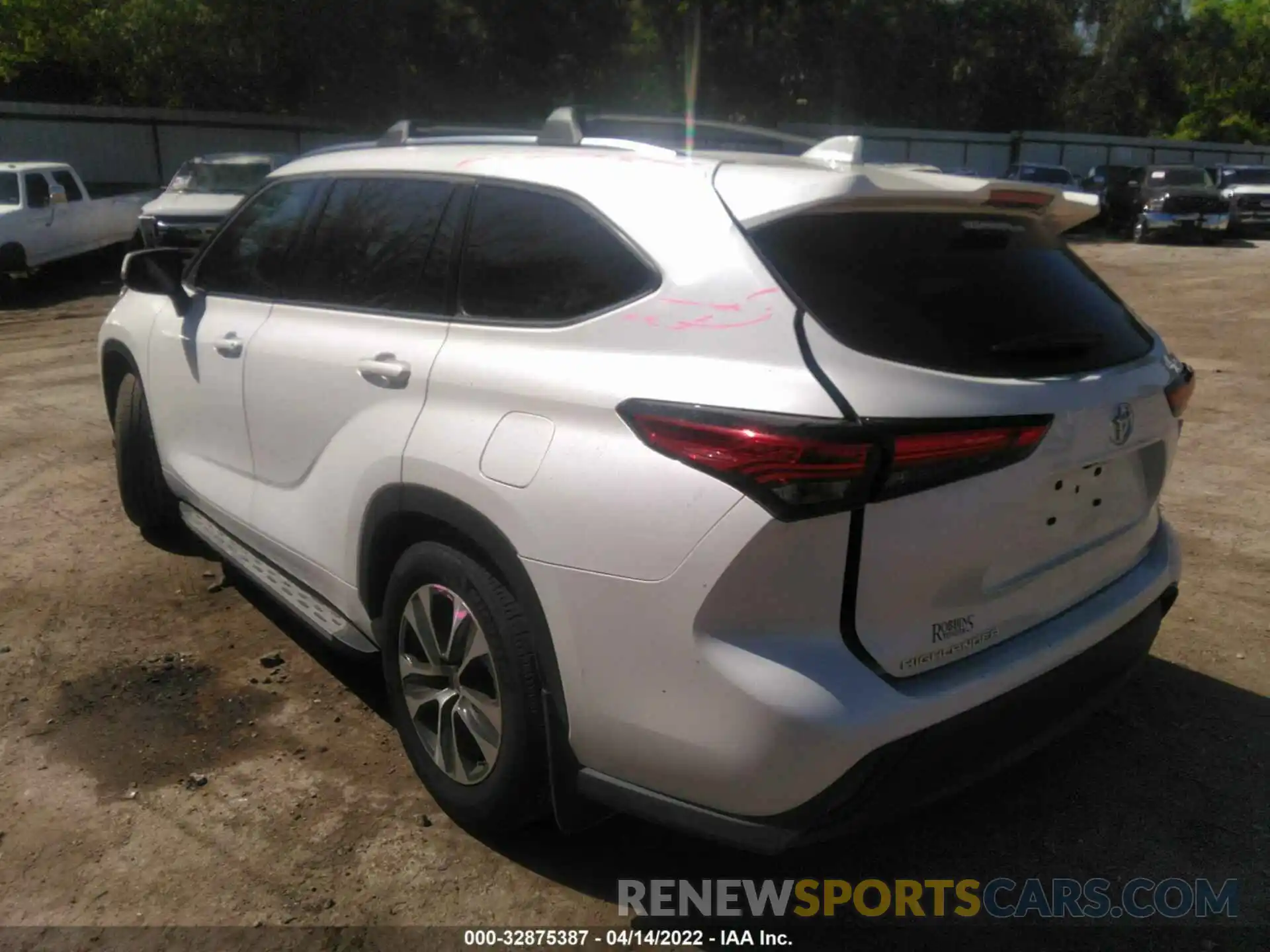 3 Photograph of a damaged car 5TDGZRAH8MS073679 TOYOTA HIGHLANDER 2021