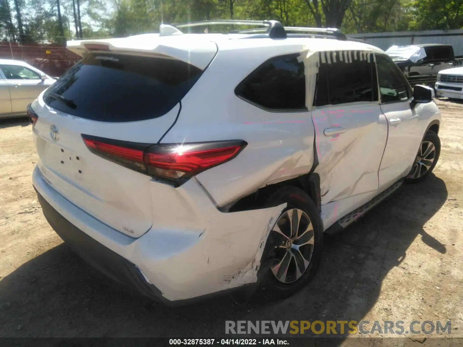 4 Photograph of a damaged car 5TDGZRAH8MS073679 TOYOTA HIGHLANDER 2021