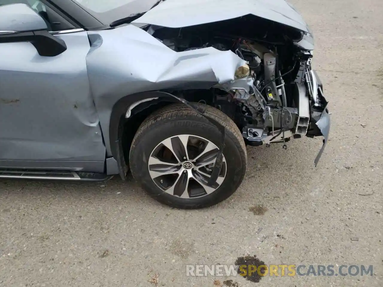 9 Photograph of a damaged car 5TDGZRAH8MS086545 TOYOTA HIGHLANDER 2021