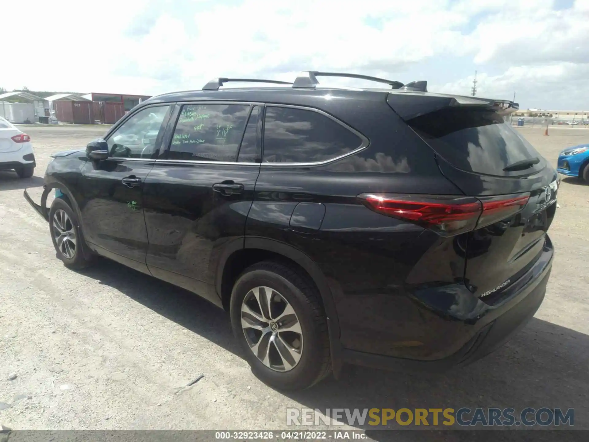 3 Photograph of a damaged car 5TDGZRAH8MS537201 TOYOTA HIGHLANDER 2021