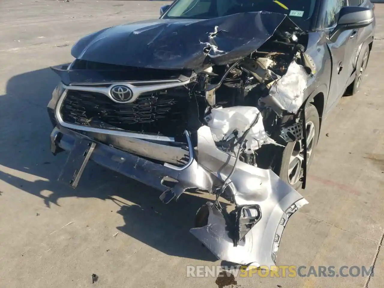 9 Photograph of a damaged car 5TDGZRAH9MS042456 TOYOTA HIGHLANDER 2021