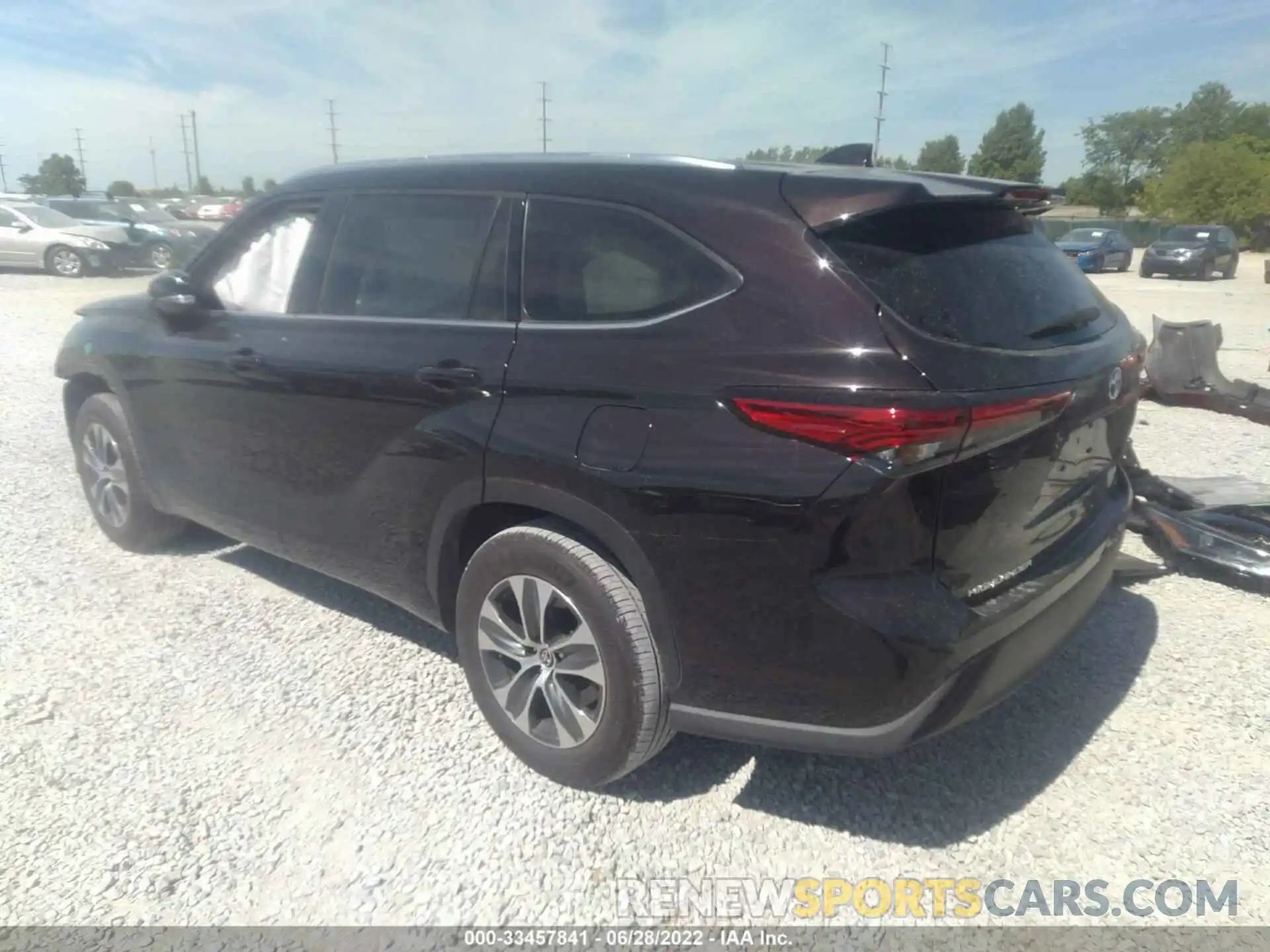 3 Photograph of a damaged car 5TDGZRAH9MS053196 TOYOTA HIGHLANDER 2021