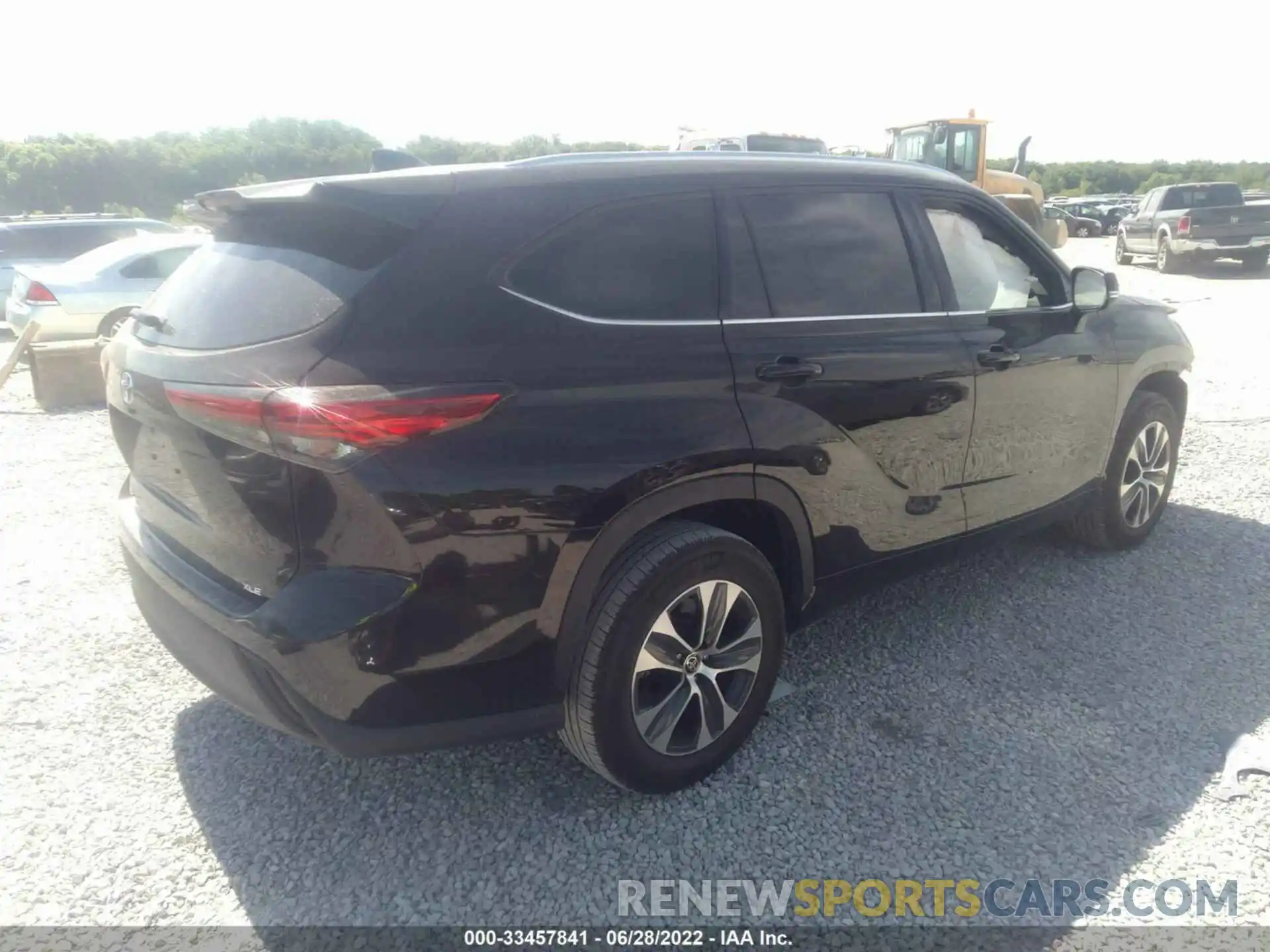 4 Photograph of a damaged car 5TDGZRAH9MS053196 TOYOTA HIGHLANDER 2021