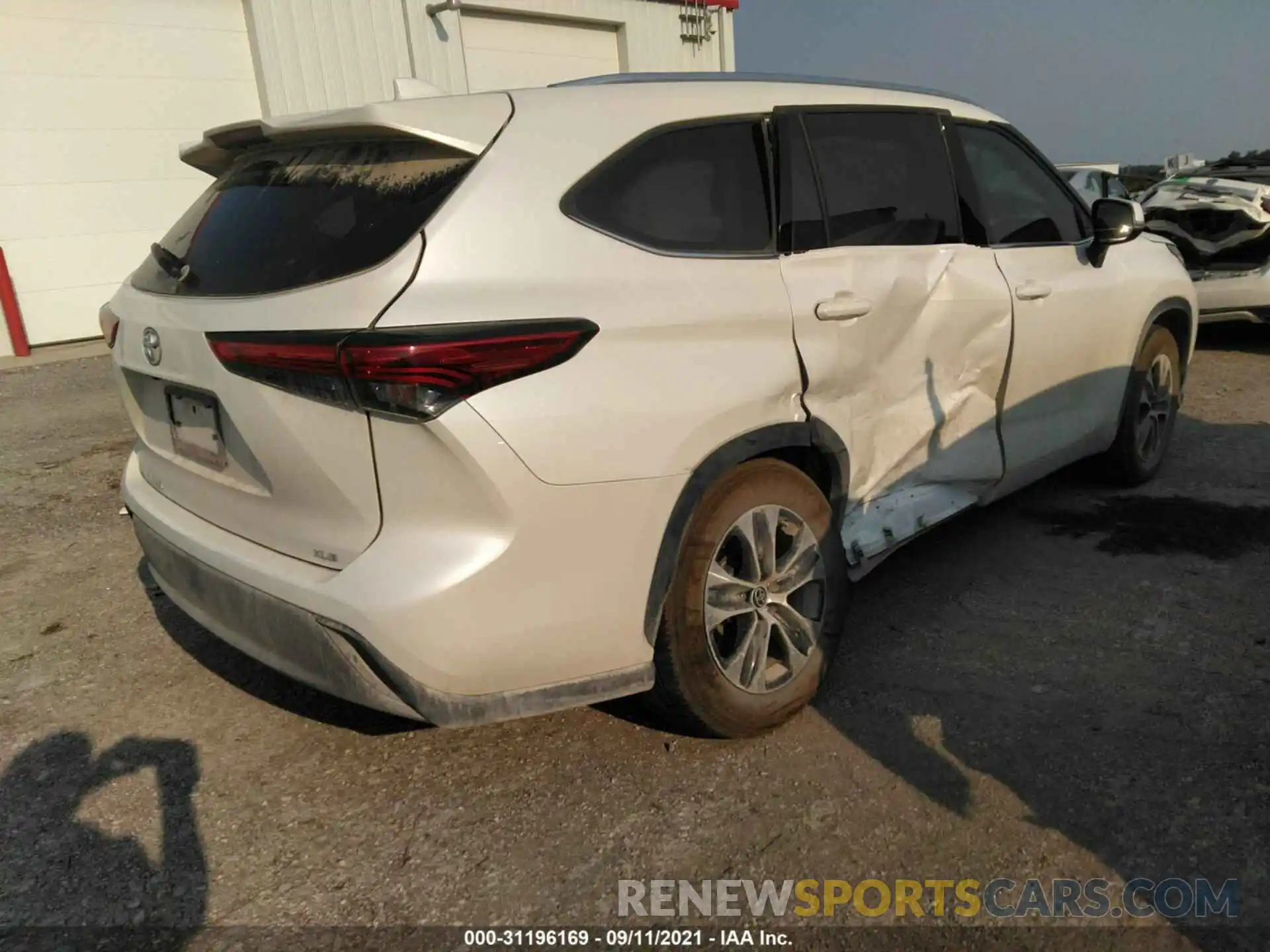 4 Photograph of a damaged car 5TDGZRAH9MS056518 TOYOTA HIGHLANDER 2021