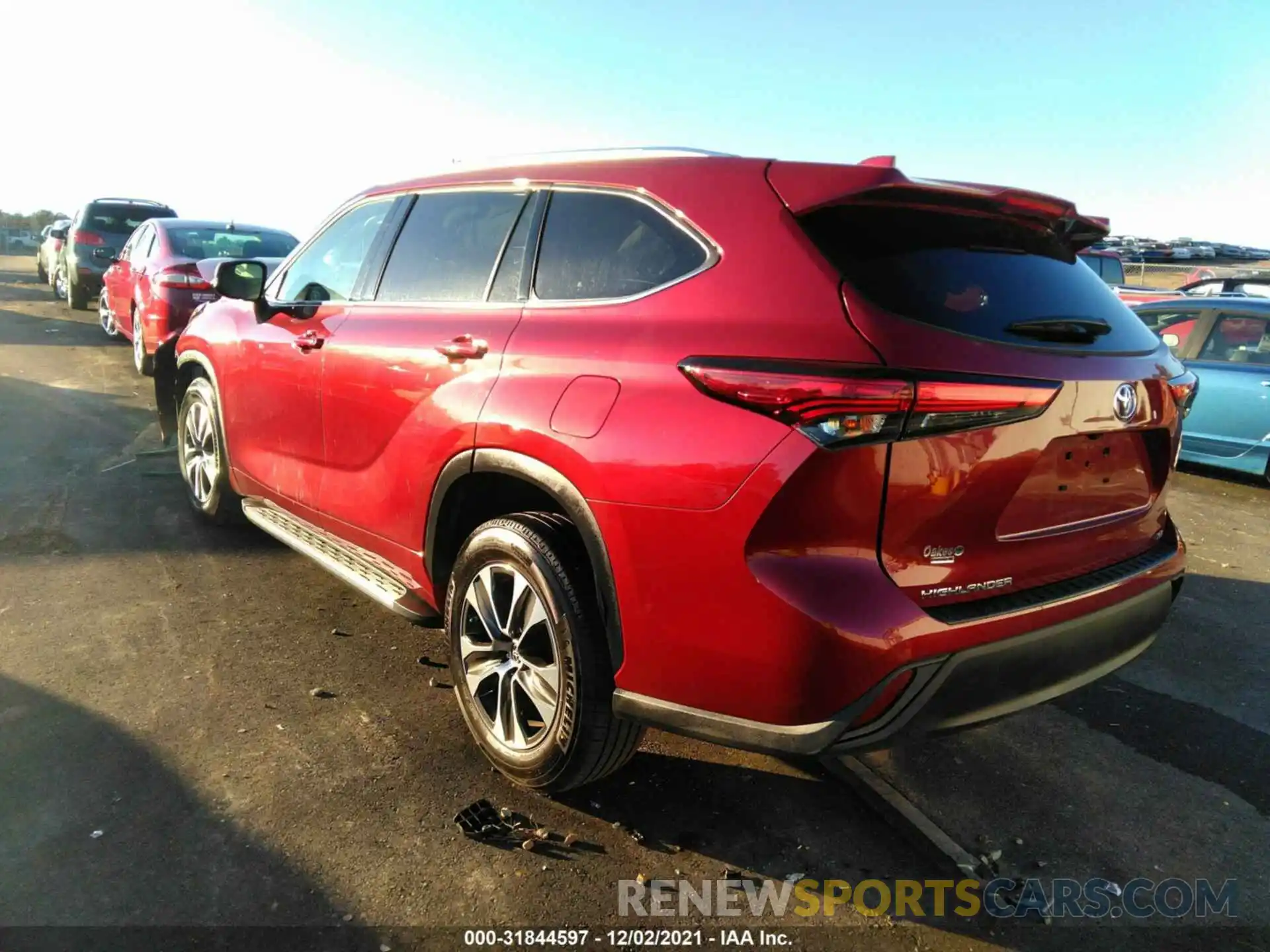 3 Photograph of a damaged car 5TDGZRAH9MS071357 TOYOTA HIGHLANDER 2021