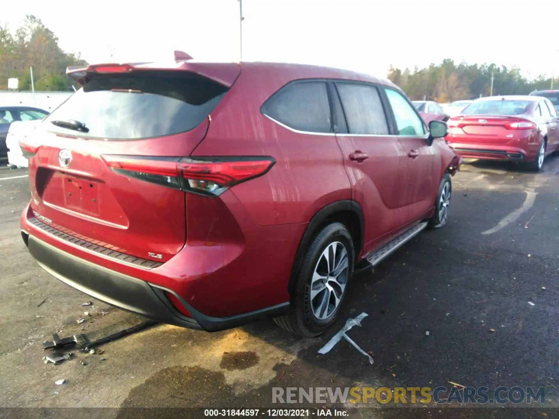 4 Photograph of a damaged car 5TDGZRAH9MS071357 TOYOTA HIGHLANDER 2021