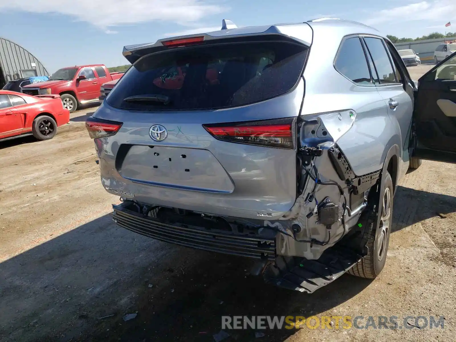 9 Photograph of a damaged car 5TDGZRAH9MS077708 TOYOTA HIGHLANDER 2021