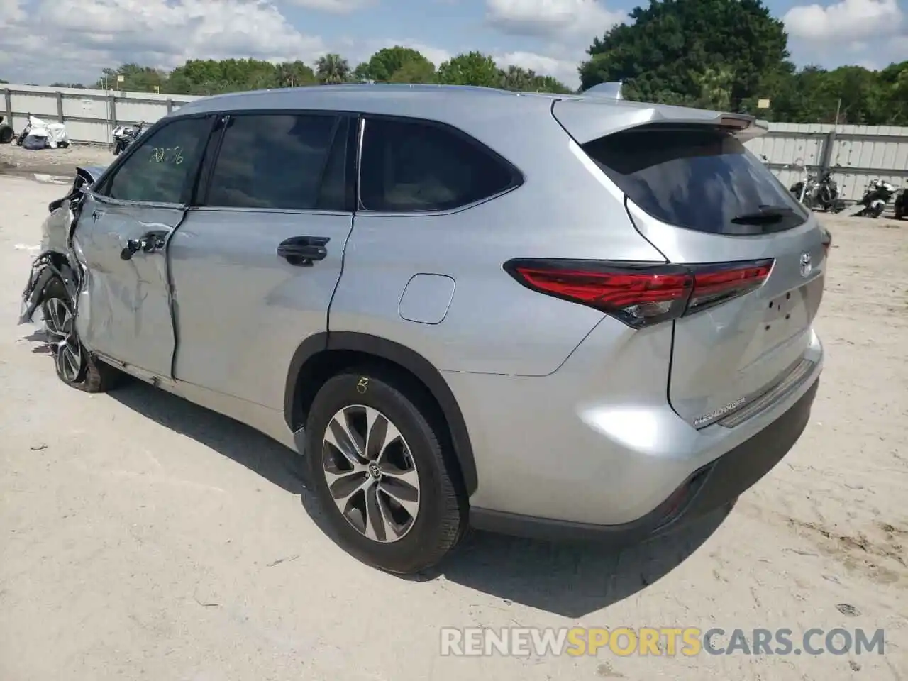 3 Photograph of a damaged car 5TDGZRAH9MS531780 TOYOTA HIGHLANDER 2021