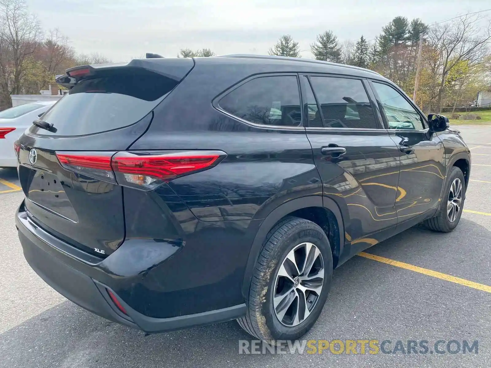 4 Photograph of a damaged car 5TDGZRAHXMS032552 TOYOTA HIGHLANDER 2021