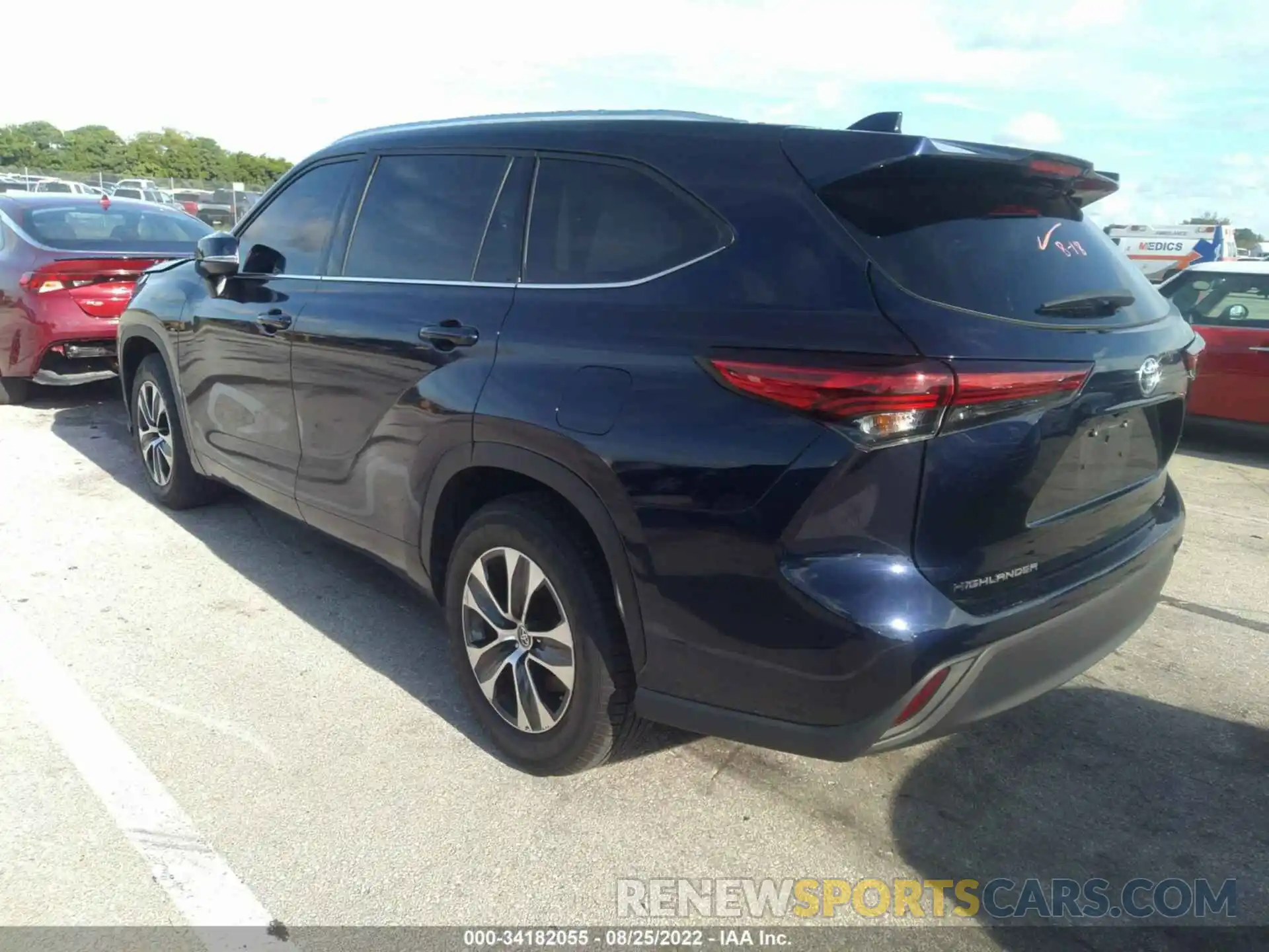 3 Photograph of a damaged car 5TDGZRAHXMS038528 TOYOTA HIGHLANDER 2021