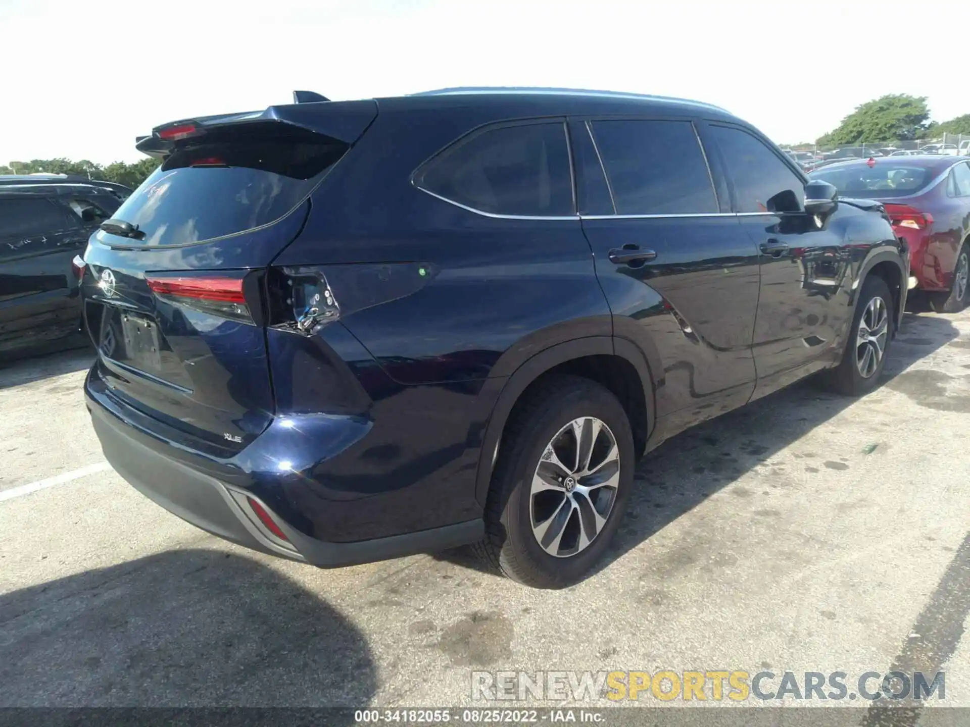 4 Photograph of a damaged car 5TDGZRAHXMS038528 TOYOTA HIGHLANDER 2021