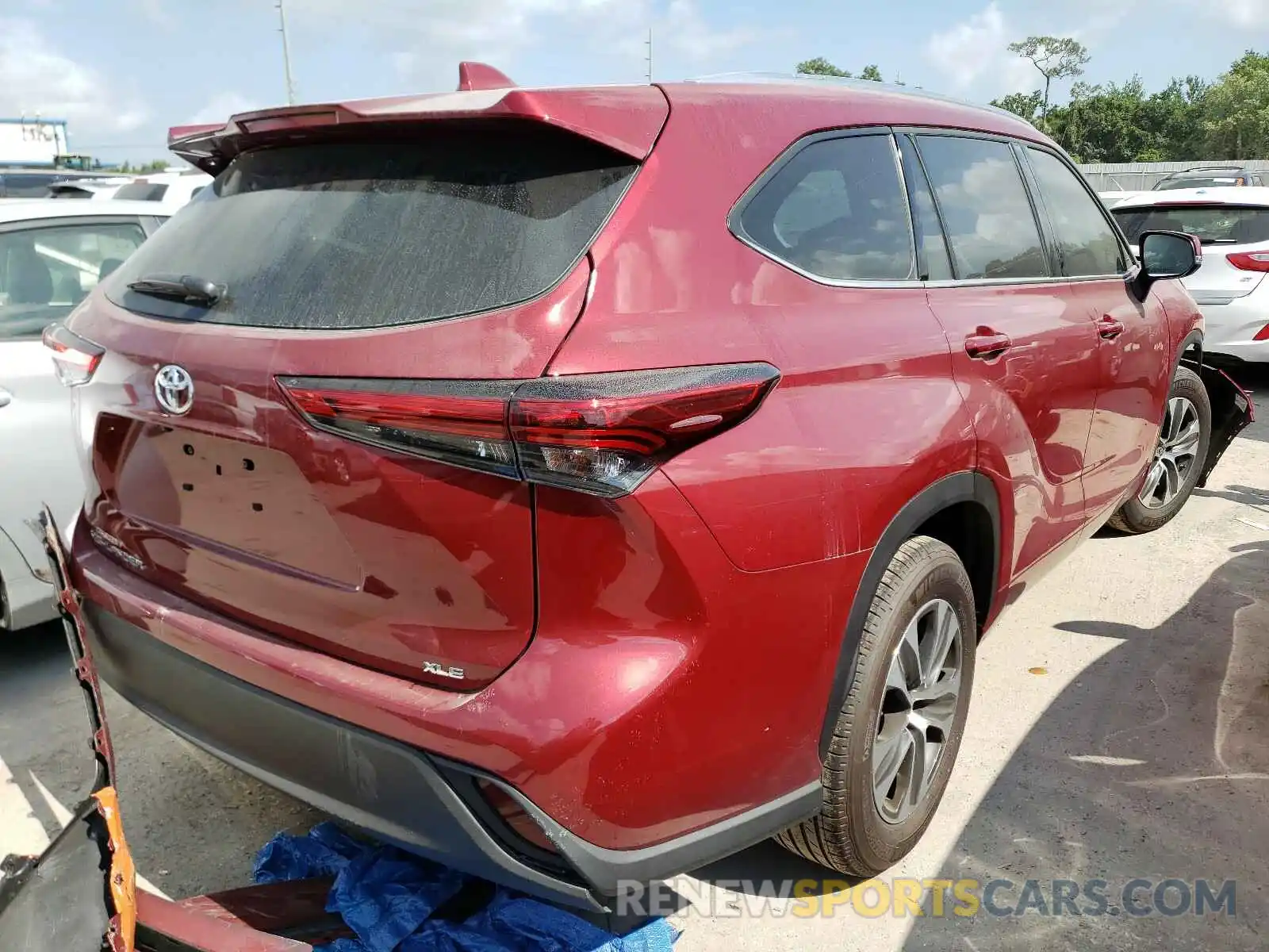 4 Photograph of a damaged car 5TDGZRAHXMS048587 TOYOTA HIGHLANDER 2021