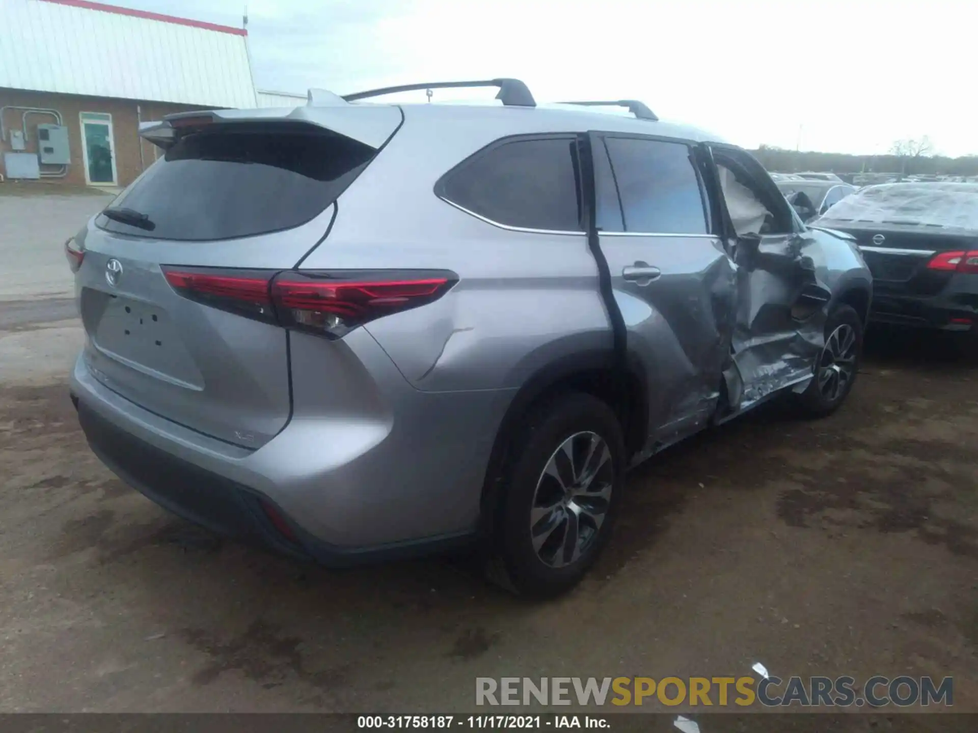 4 Photograph of a damaged car 5TDGZRAHXMS048900 TOYOTA HIGHLANDER 2021