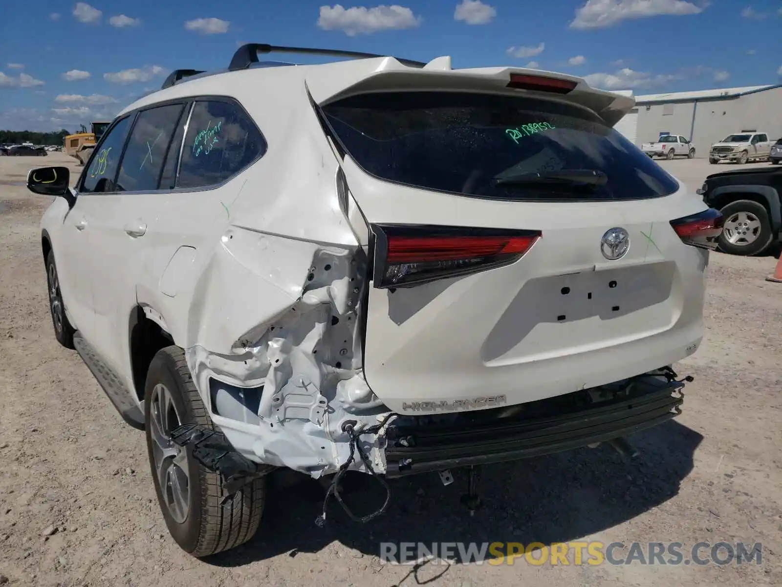 3 Photograph of a damaged car 5TDGZRAHXMS065471 TOYOTA HIGHLANDER 2021