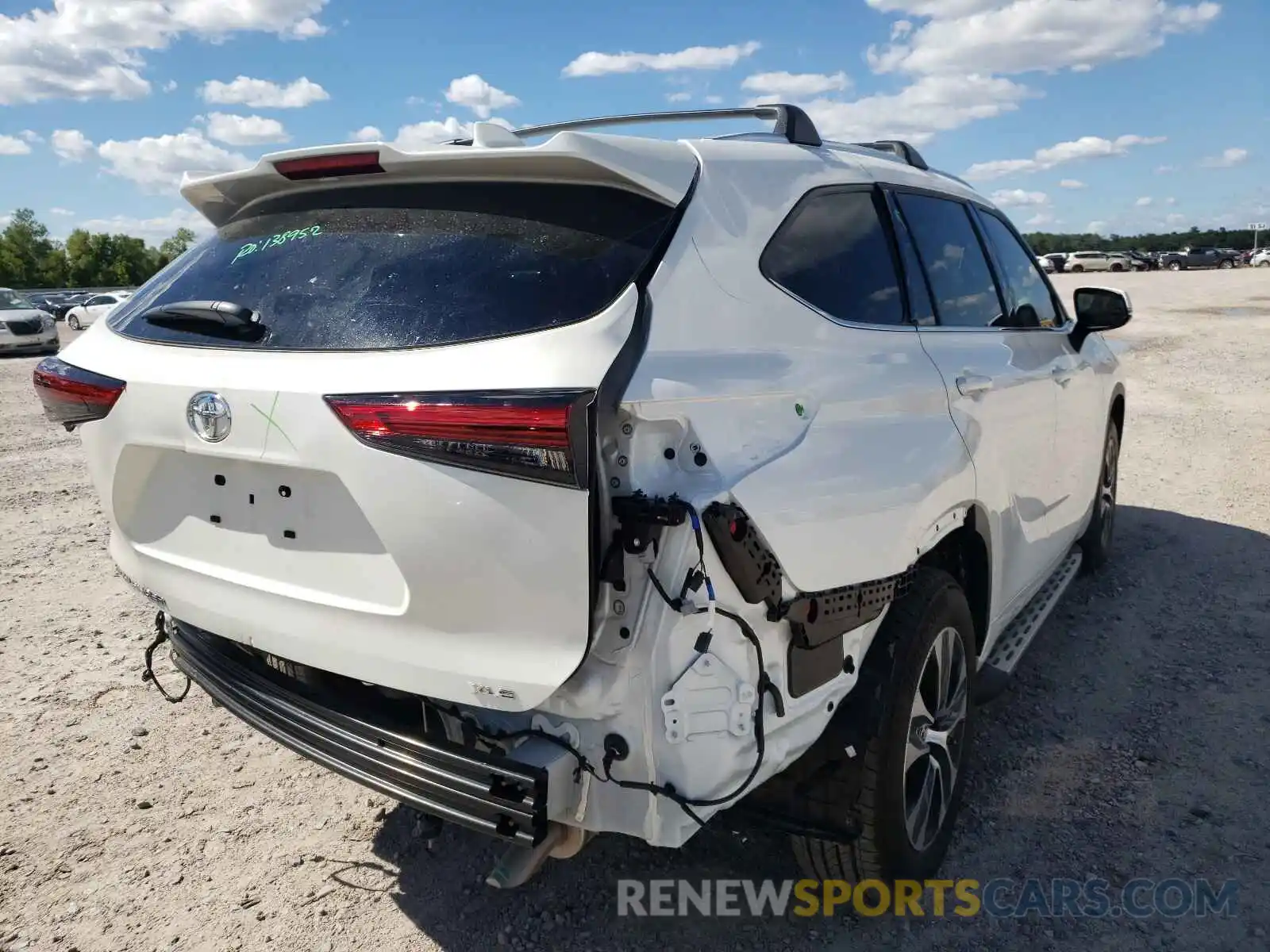 4 Photograph of a damaged car 5TDGZRAHXMS065471 TOYOTA HIGHLANDER 2021