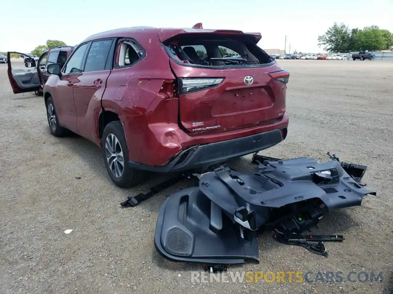 3 Photograph of a damaged car 5TDGZRAHXMS073375 TOYOTA HIGHLANDER 2021