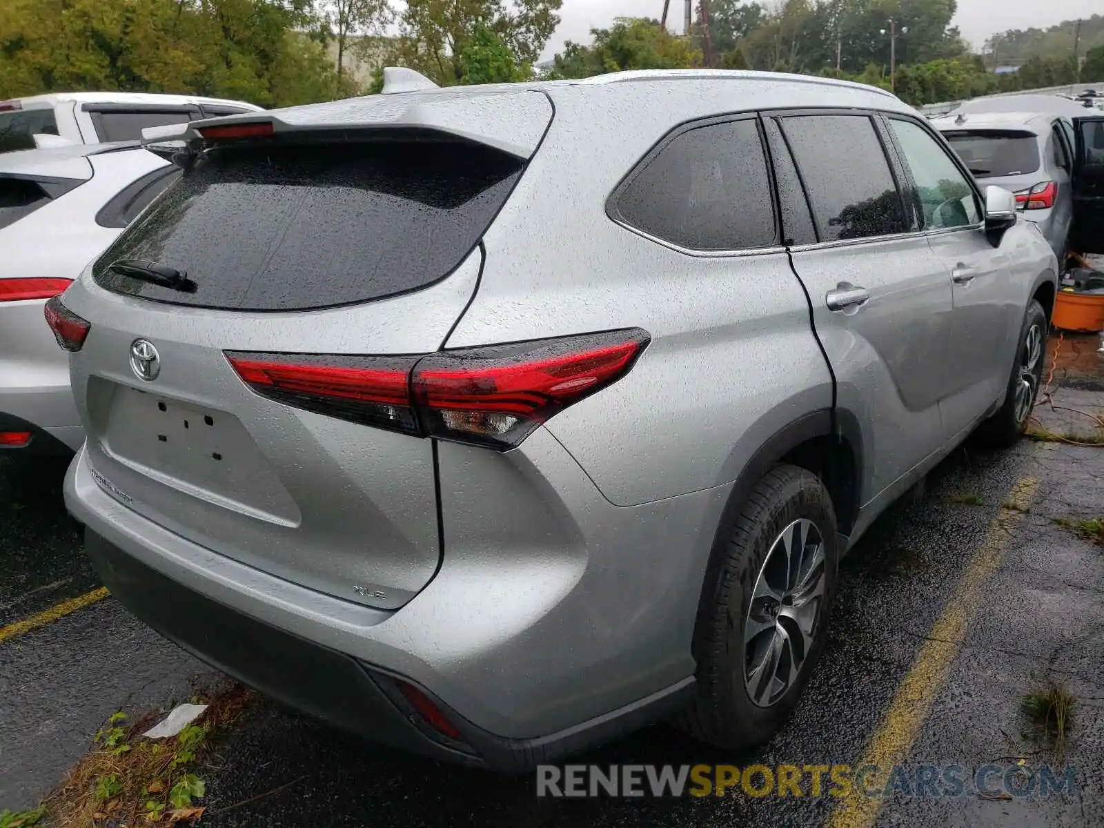 4 Photograph of a damaged car 5TDGZRAHXMS516284 TOYOTA HIGHLANDER 2021