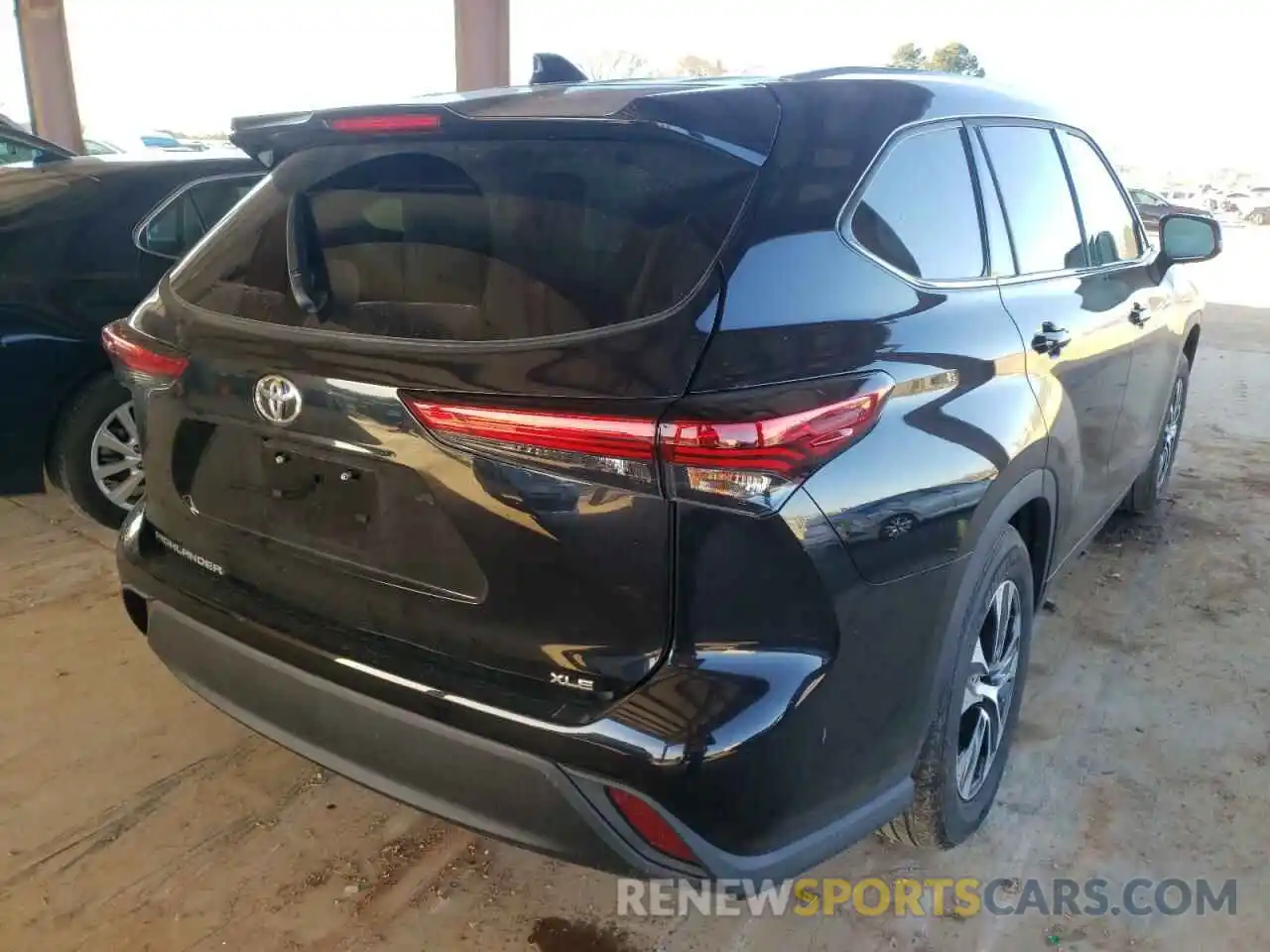 4 Photograph of a damaged car 5TDGZRAHXMS535224 TOYOTA HIGHLANDER 2021