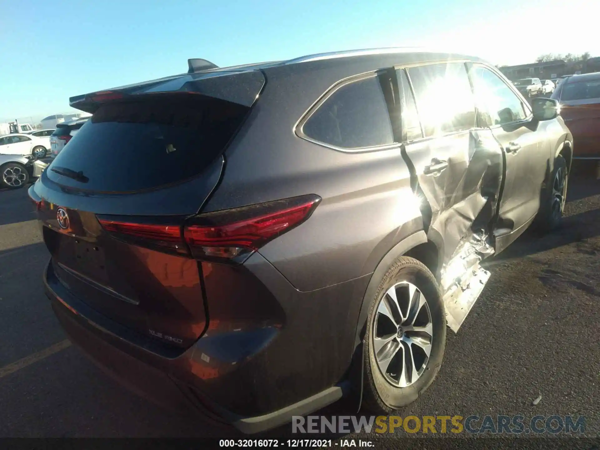 4 Photograph of a damaged car 5TDGZRBH0MS549261 TOYOTA HIGHLANDER 2021