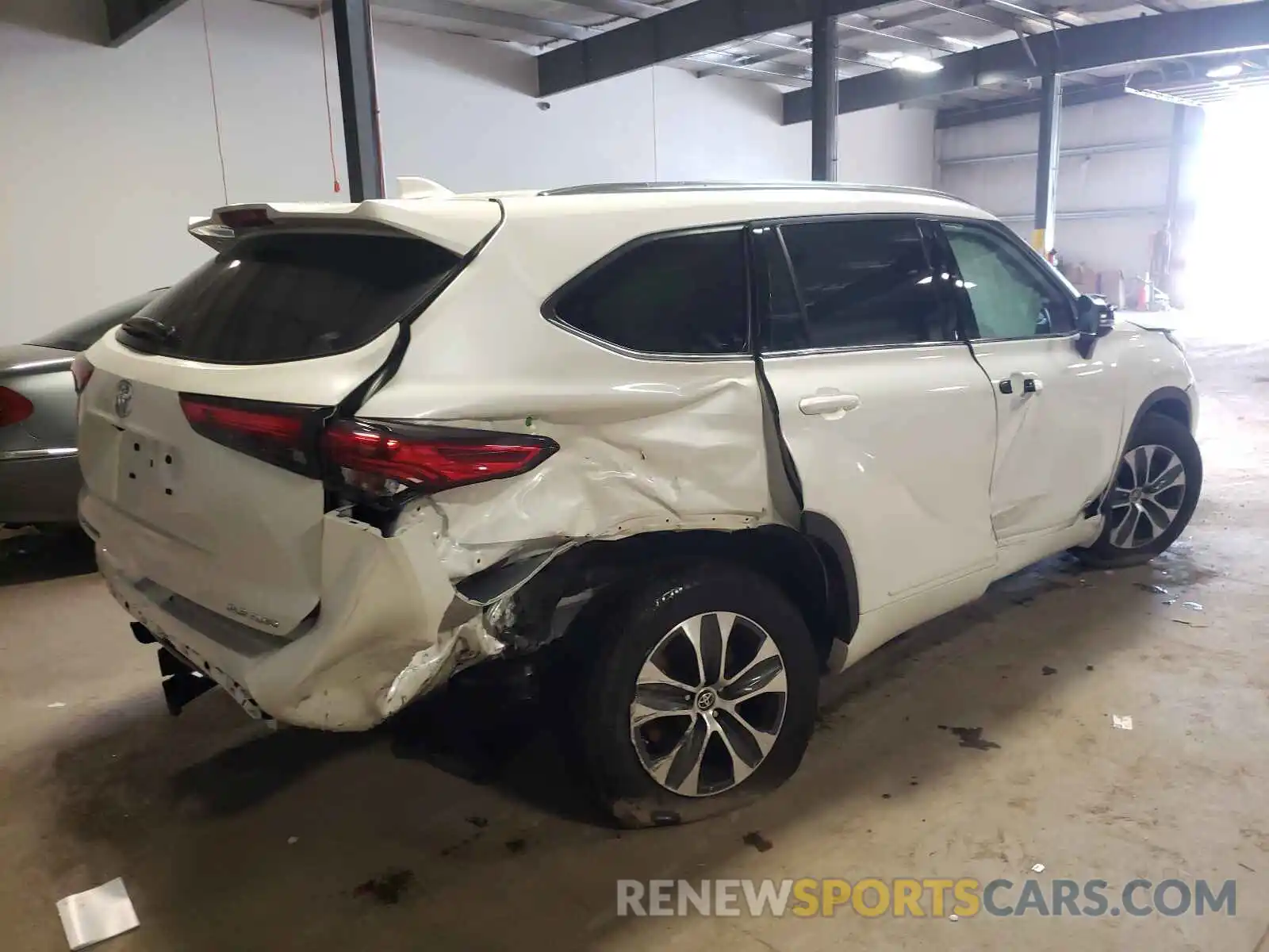 4 Photograph of a damaged car 5TDGZRBH1MS066121 TOYOTA HIGHLANDER 2021