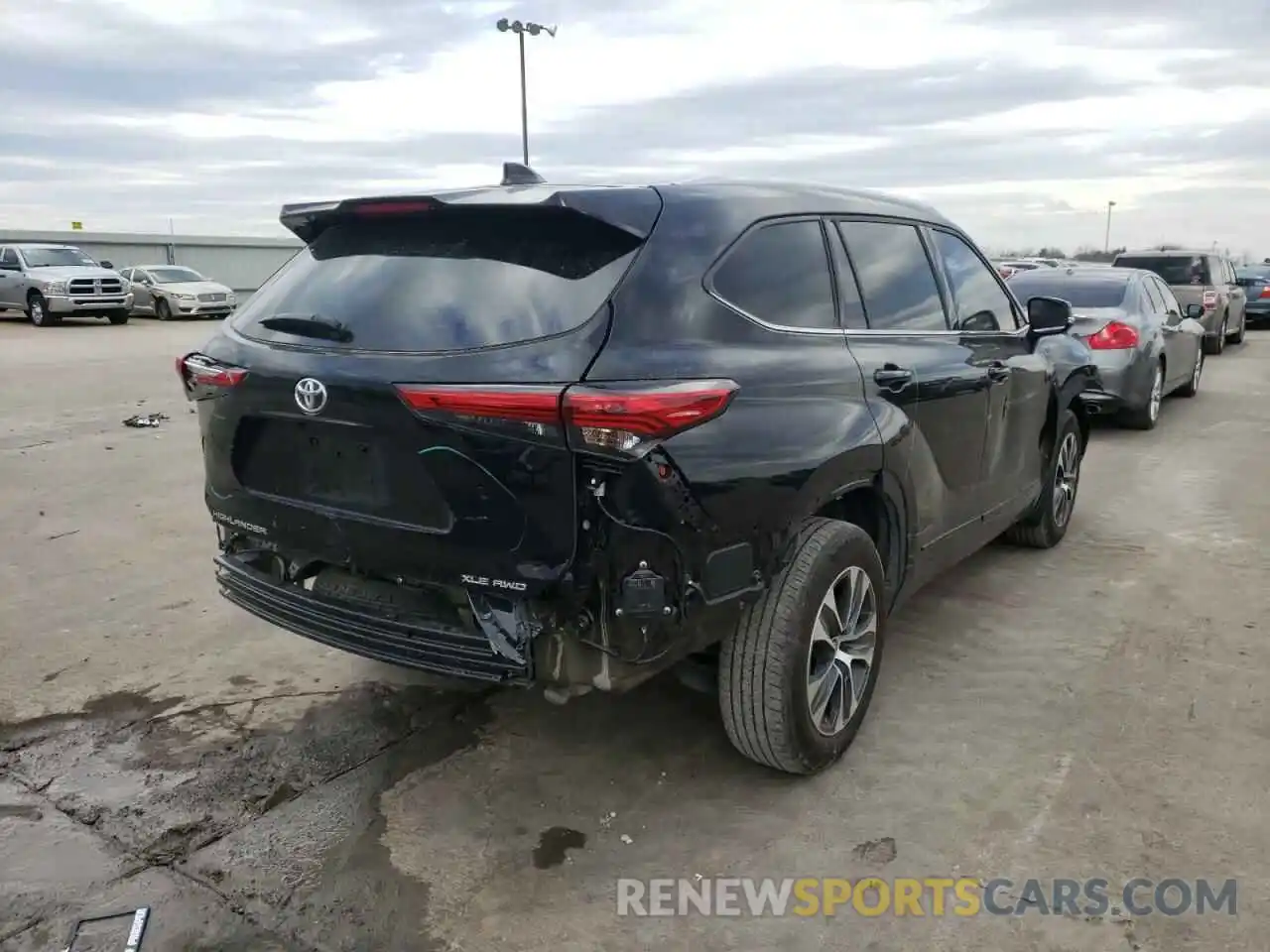 4 Photograph of a damaged car 5TDGZRBH1MS105497 TOYOTA HIGHLANDER 2021