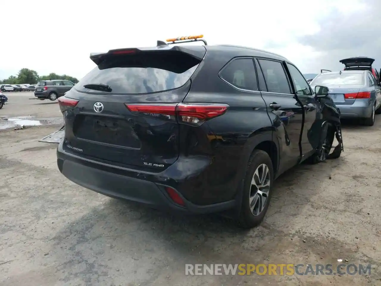 4 Photograph of a damaged car 5TDGZRBH1MS117486 TOYOTA HIGHLANDER 2021