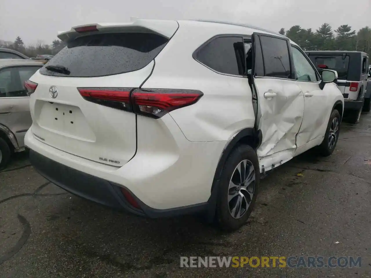 4 Photograph of a damaged car 5TDGZRBH1MS133686 TOYOTA HIGHLANDER 2021