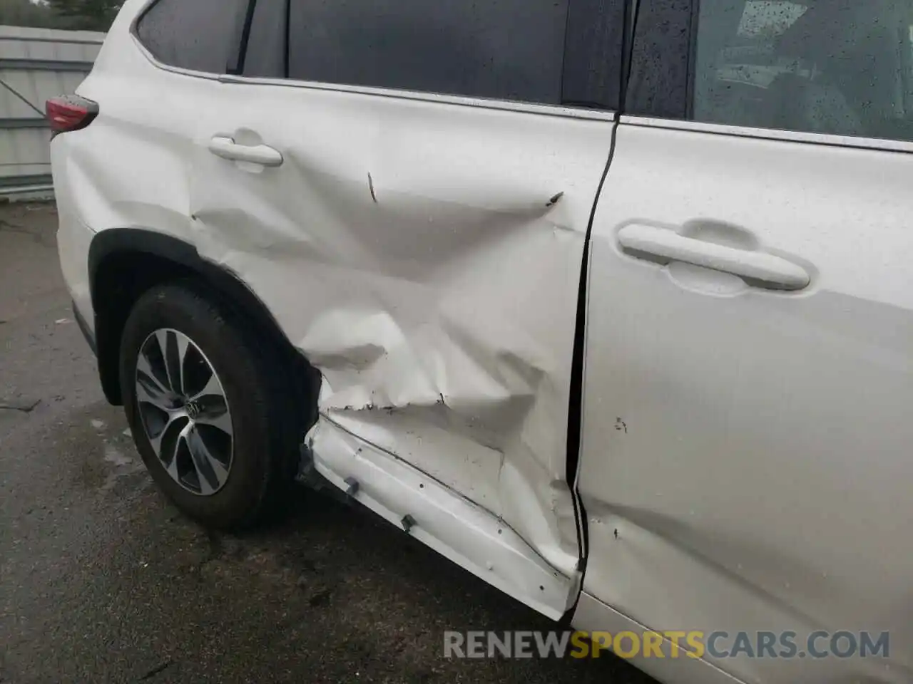 9 Photograph of a damaged car 5TDGZRBH1MS133686 TOYOTA HIGHLANDER 2021