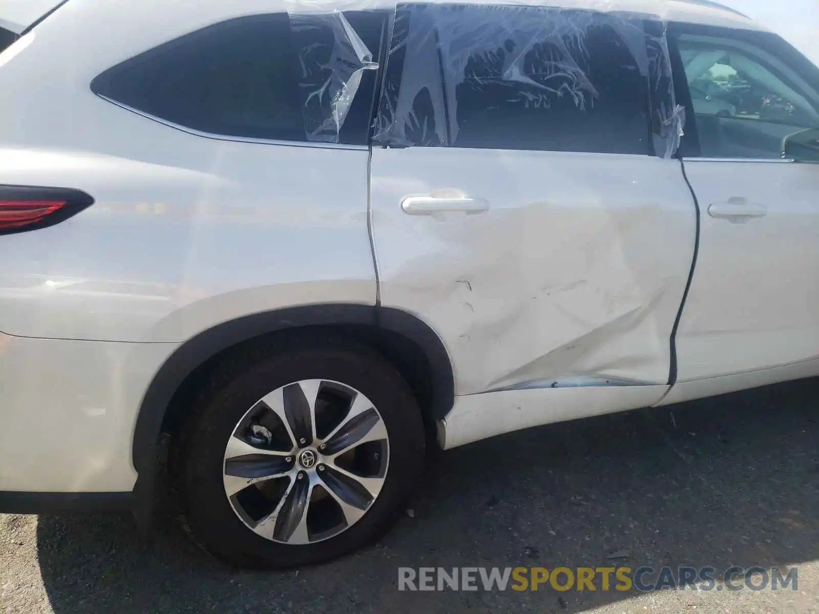 9 Photograph of a damaged car 5TDGZRBH1MS532596 TOYOTA HIGHLANDER 2021