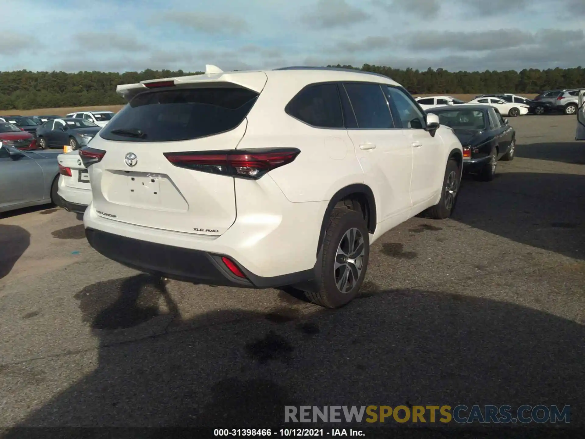 4 Photograph of a damaged car 5TDGZRBH2MS064975 TOYOTA HIGHLANDER 2021