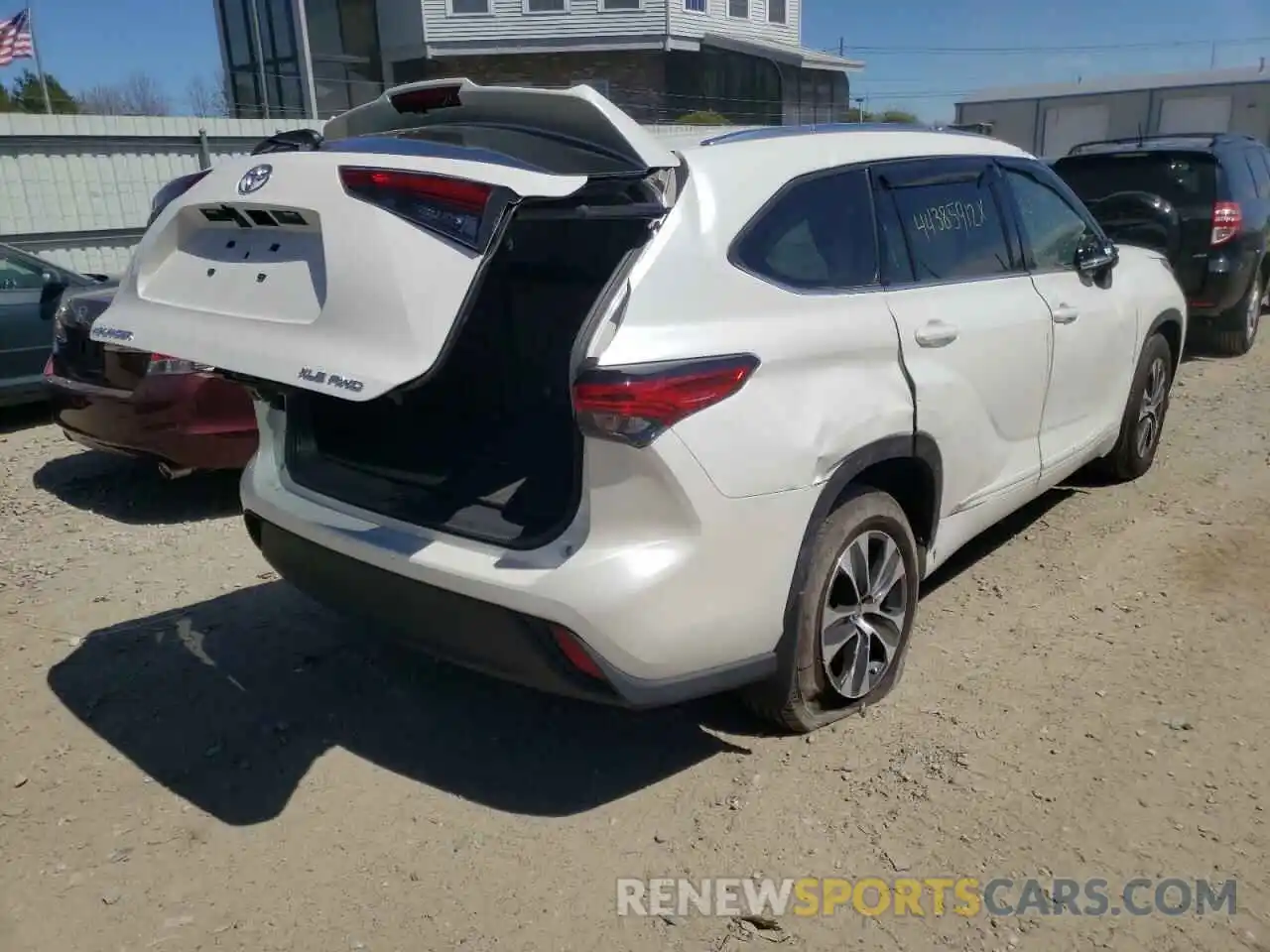 4 Photograph of a damaged car 5TDGZRBH2MS131073 TOYOTA HIGHLANDER 2021