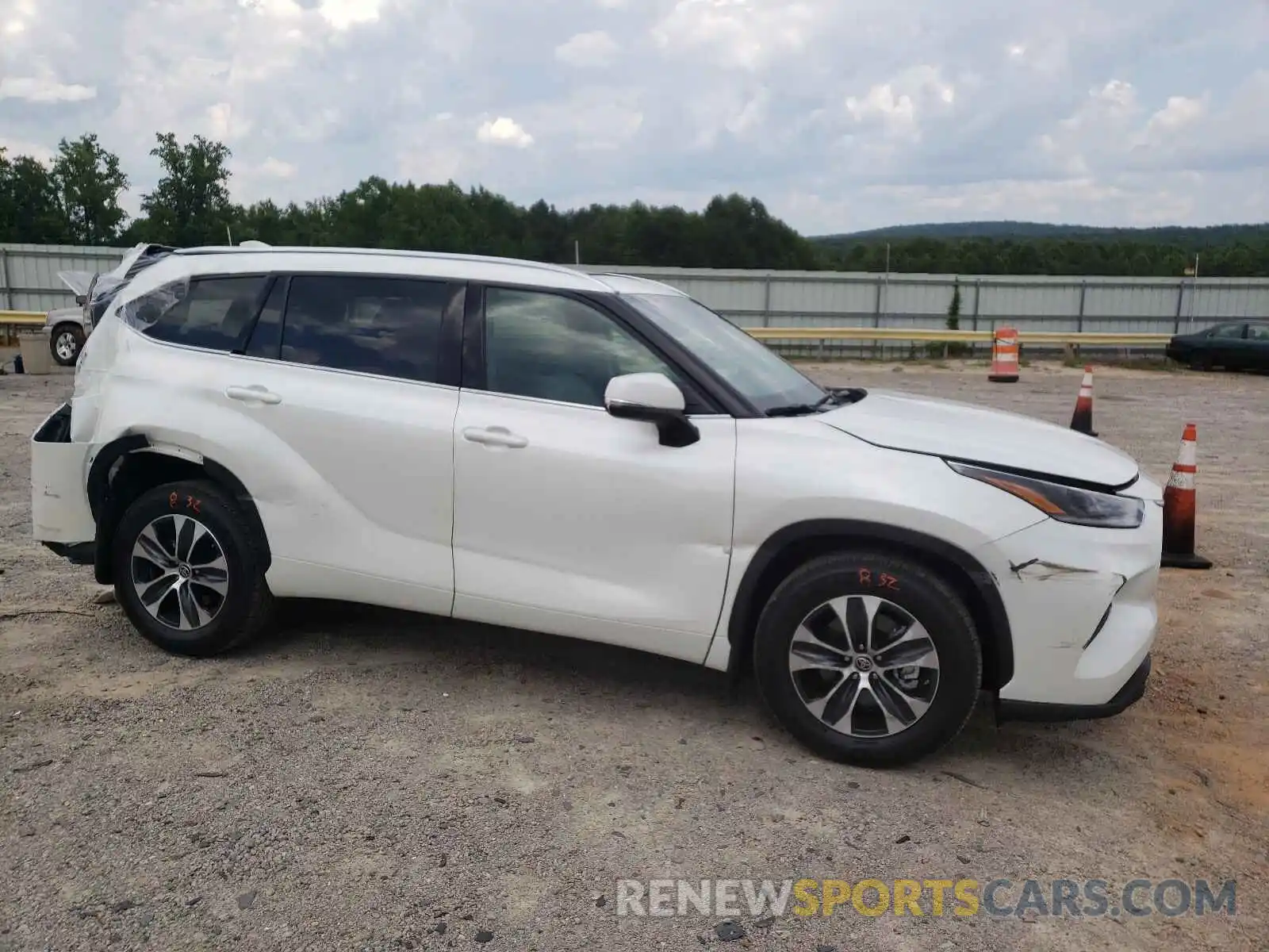 9 Photograph of a damaged car 5TDGZRBH2MS133356 TOYOTA HIGHLANDER 2021