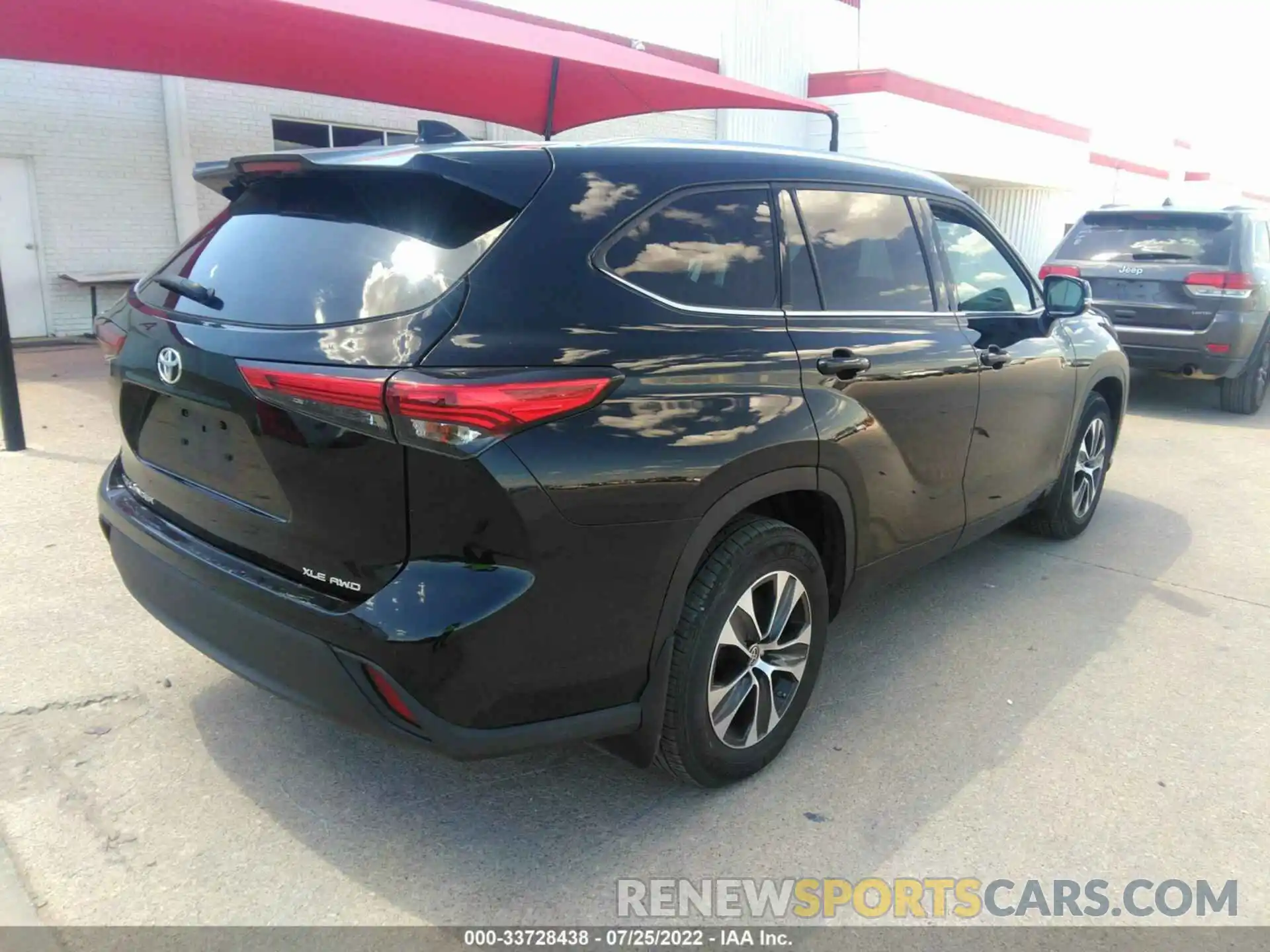 4 Photograph of a damaged car 5TDGZRBH2MS526175 TOYOTA HIGHLANDER 2021