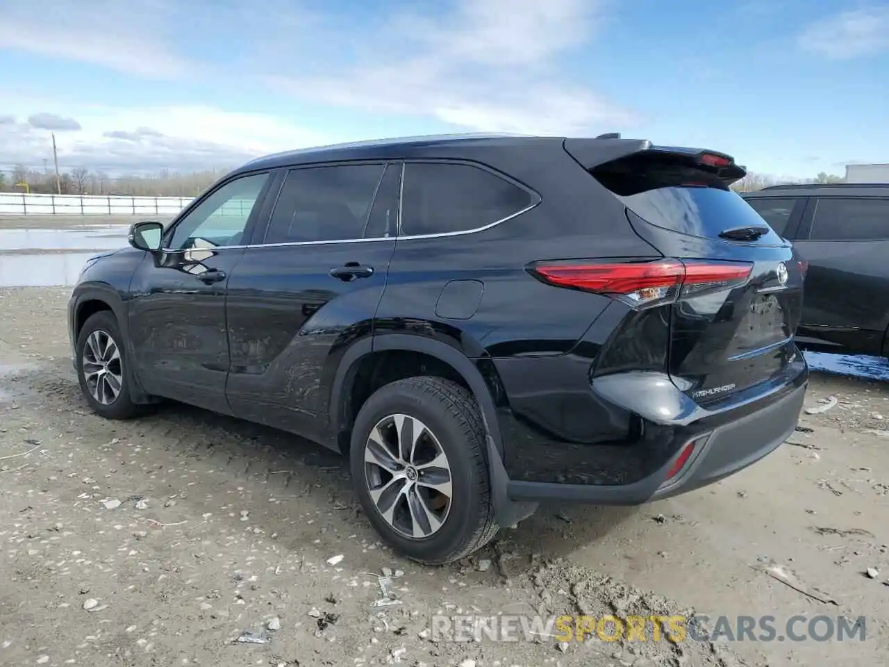 2 Photograph of a damaged car 5TDGZRBH2MS542215 TOYOTA HIGHLANDER 2021