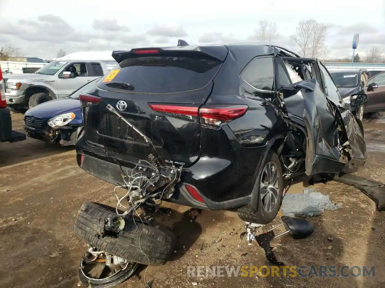 4 Photograph of a damaged car 5TDGZRBH2MS546507 TOYOTA HIGHLANDER 2021