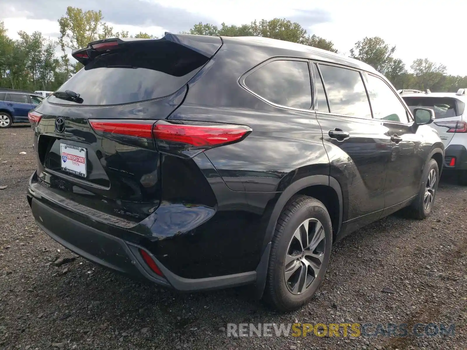 4 Photograph of a damaged car 5TDGZRBH2MS555708 TOYOTA HIGHLANDER 2021